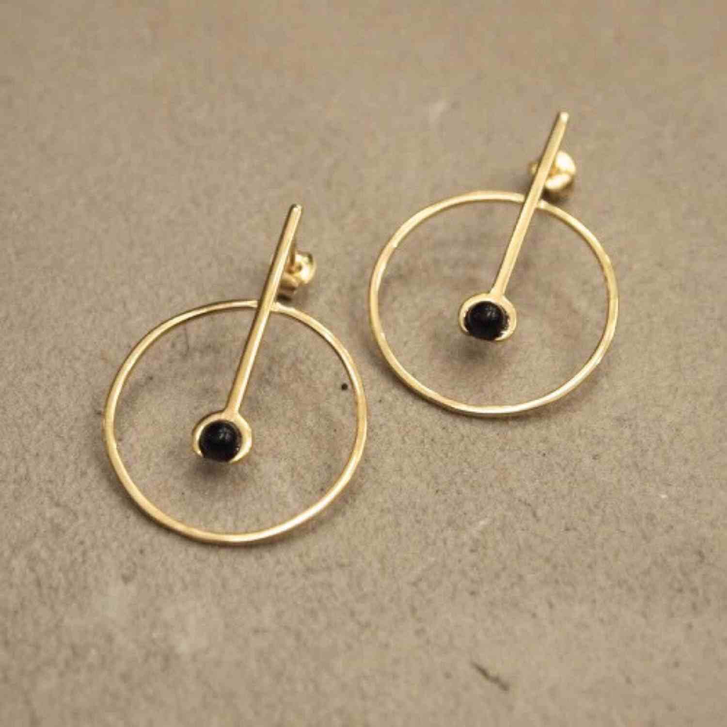 EVELYNE-M ATMOS | Source Black Onyx - Stud Earring - Gold