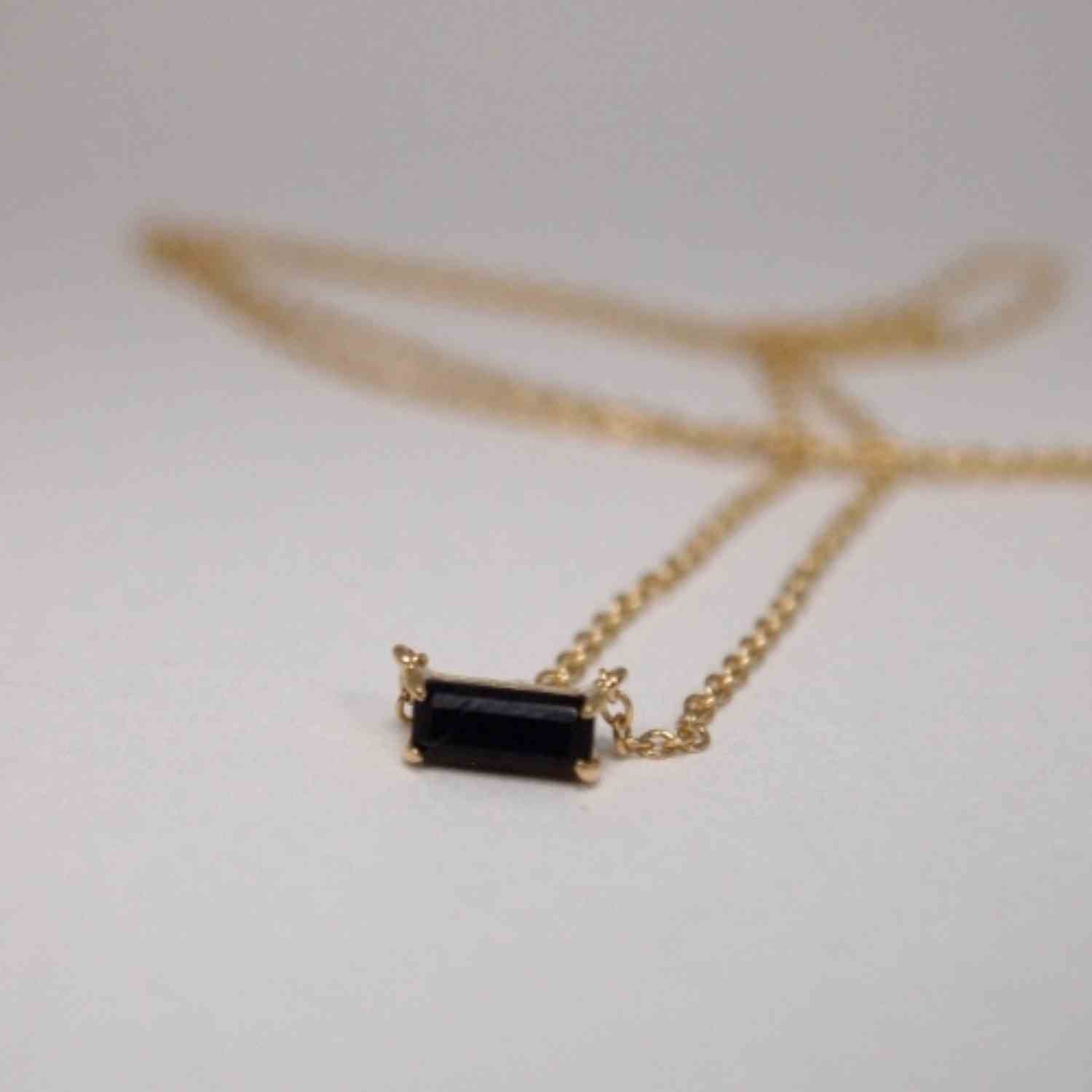 EVELYNE-M 40-45cm BAGUETTE | Black Onyx One - Necklace - 18 Karat Gold