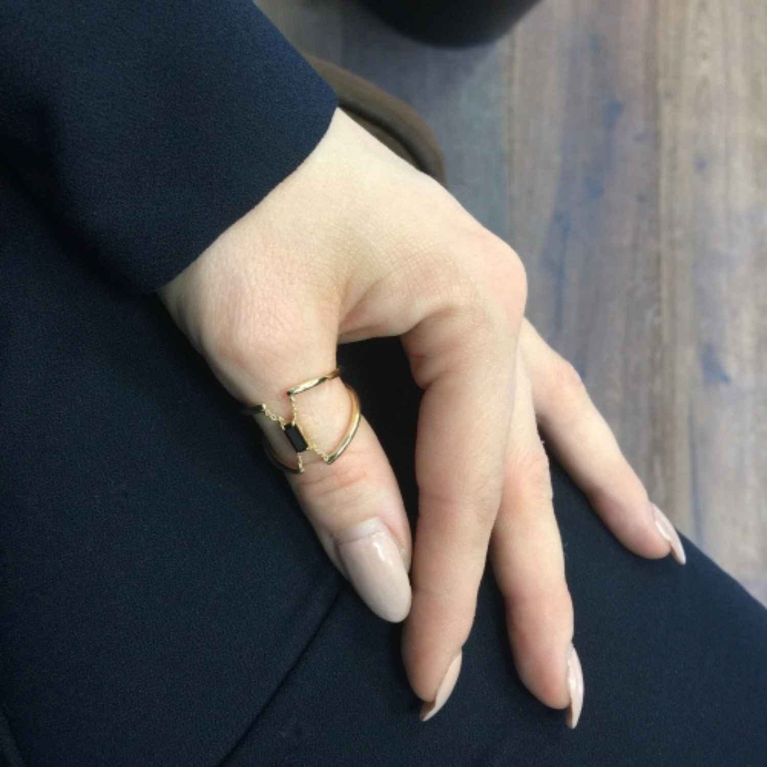 EVELYNE-M BAGUETTE | Black Onyx Trapeze - Ring - 18 Karat Gold