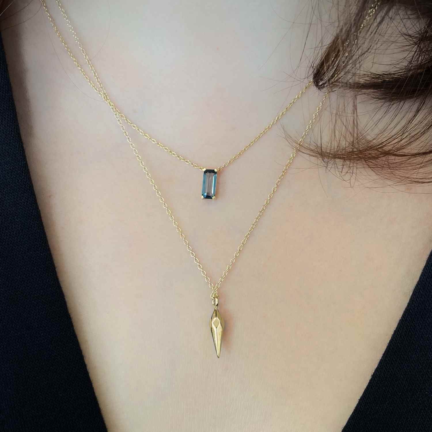 EVELYNE-M 43-48cm BAGUETTE | Dark Teal Sapphire - Necklace - 18 Karat Gold (LIMITED EDITION)