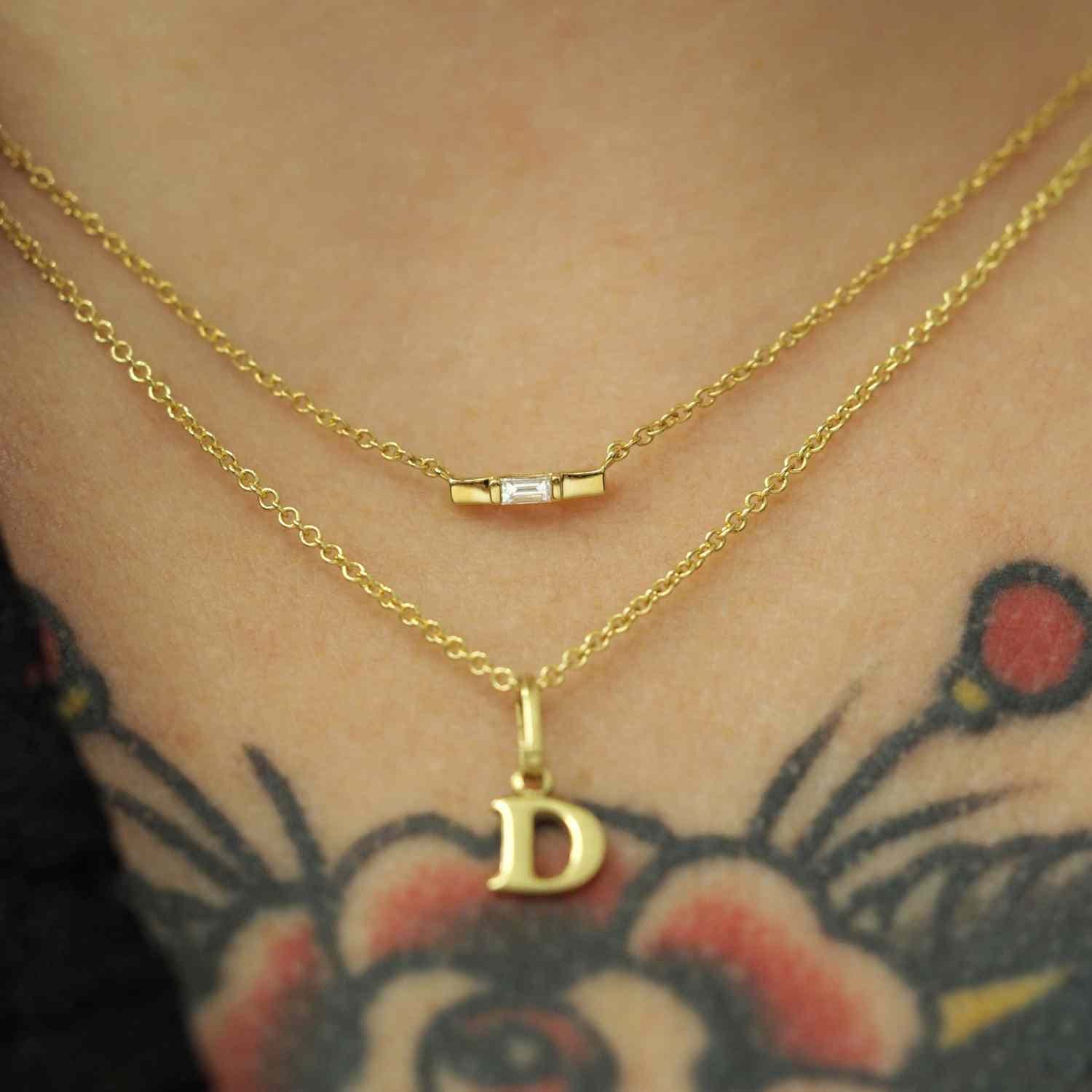 EVELYNE-M 40-45cm BAGUETTE | Diamond White - Necklace - 18 Karat Gold