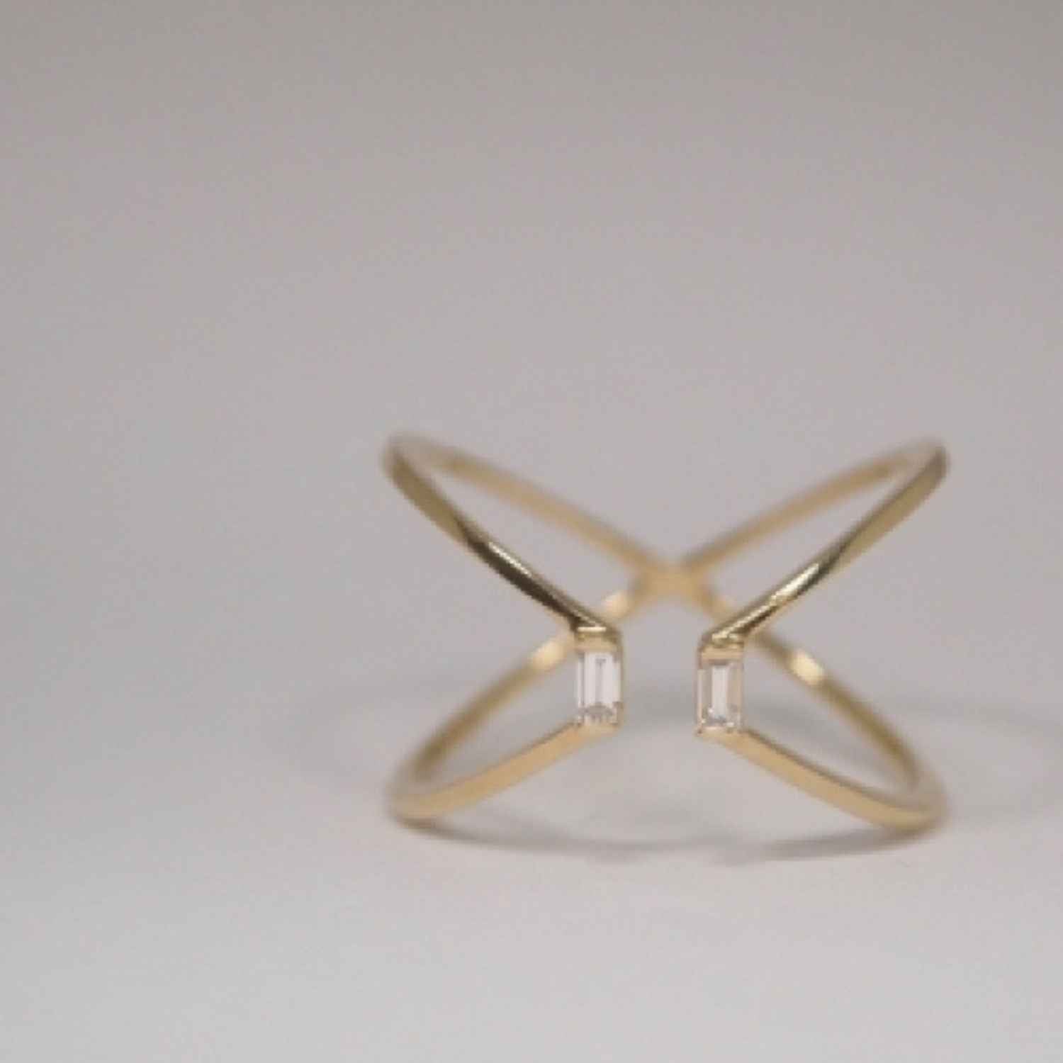 EVELYNE-M BAGUETTE | Diamond X - Ring - 18 Karat Gold
