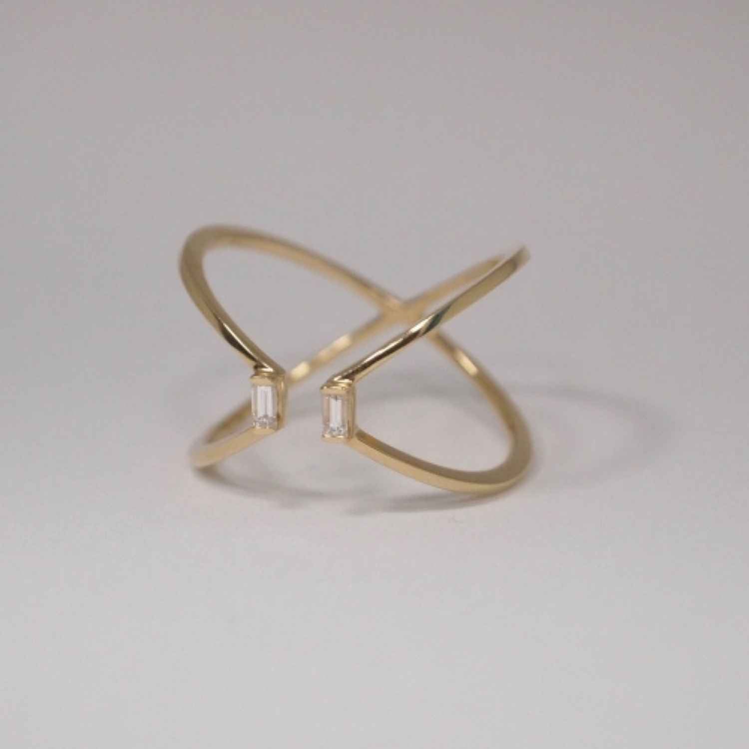 EVELYNE-M BAGUETTE | Diamond X - Ring - 18 Karat Gold
