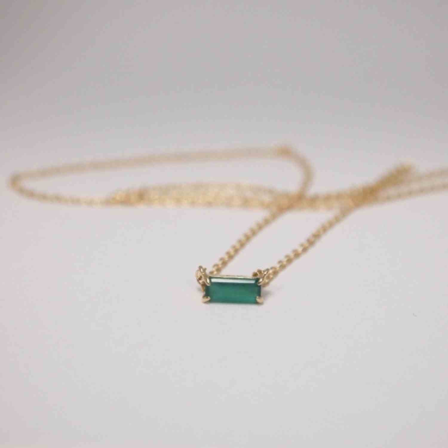EVELYNE-M 40-45cm BAGUETTE | Green Onyx One - Necklace - 18 Karat Gold