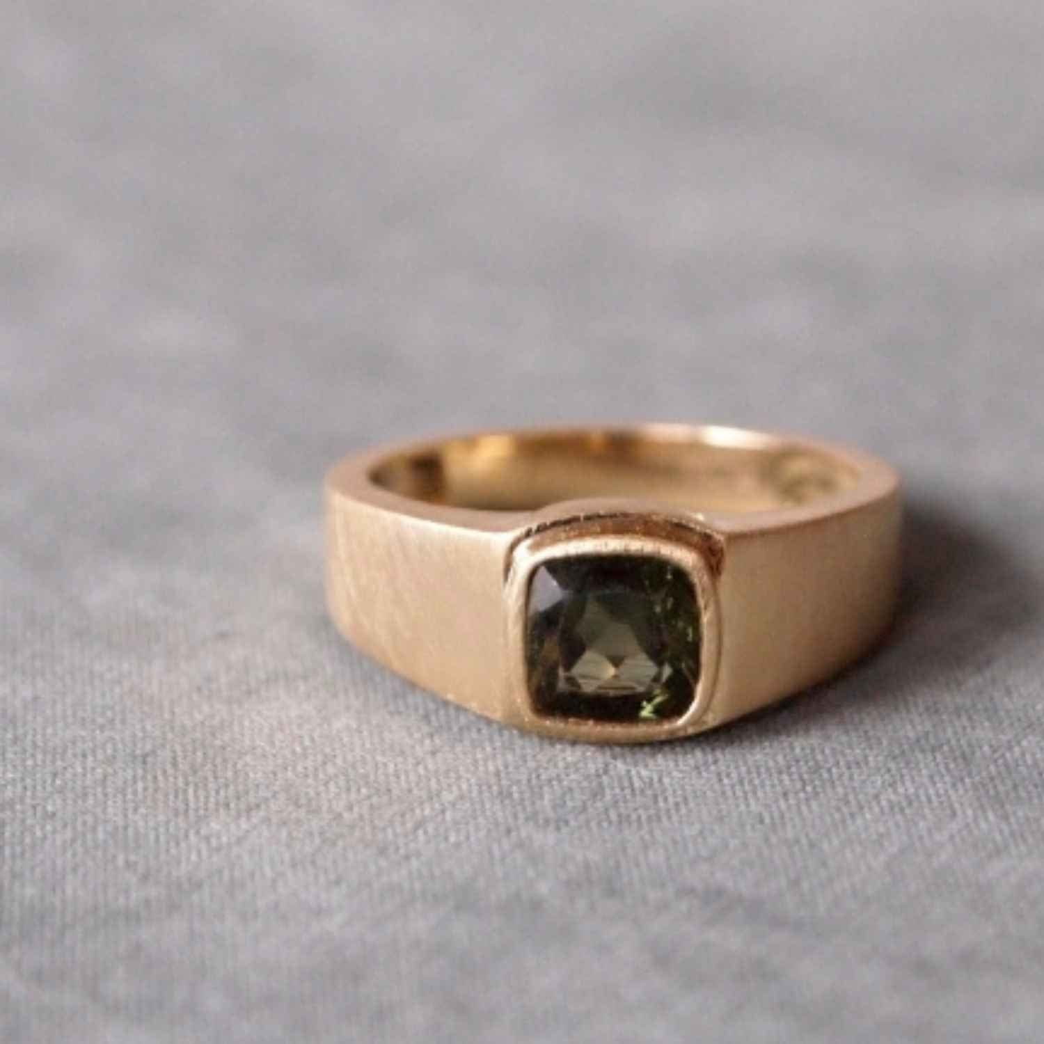 EVELYNE-M BAGUETTE | Moldavite - Ring - 18 Karat Gold