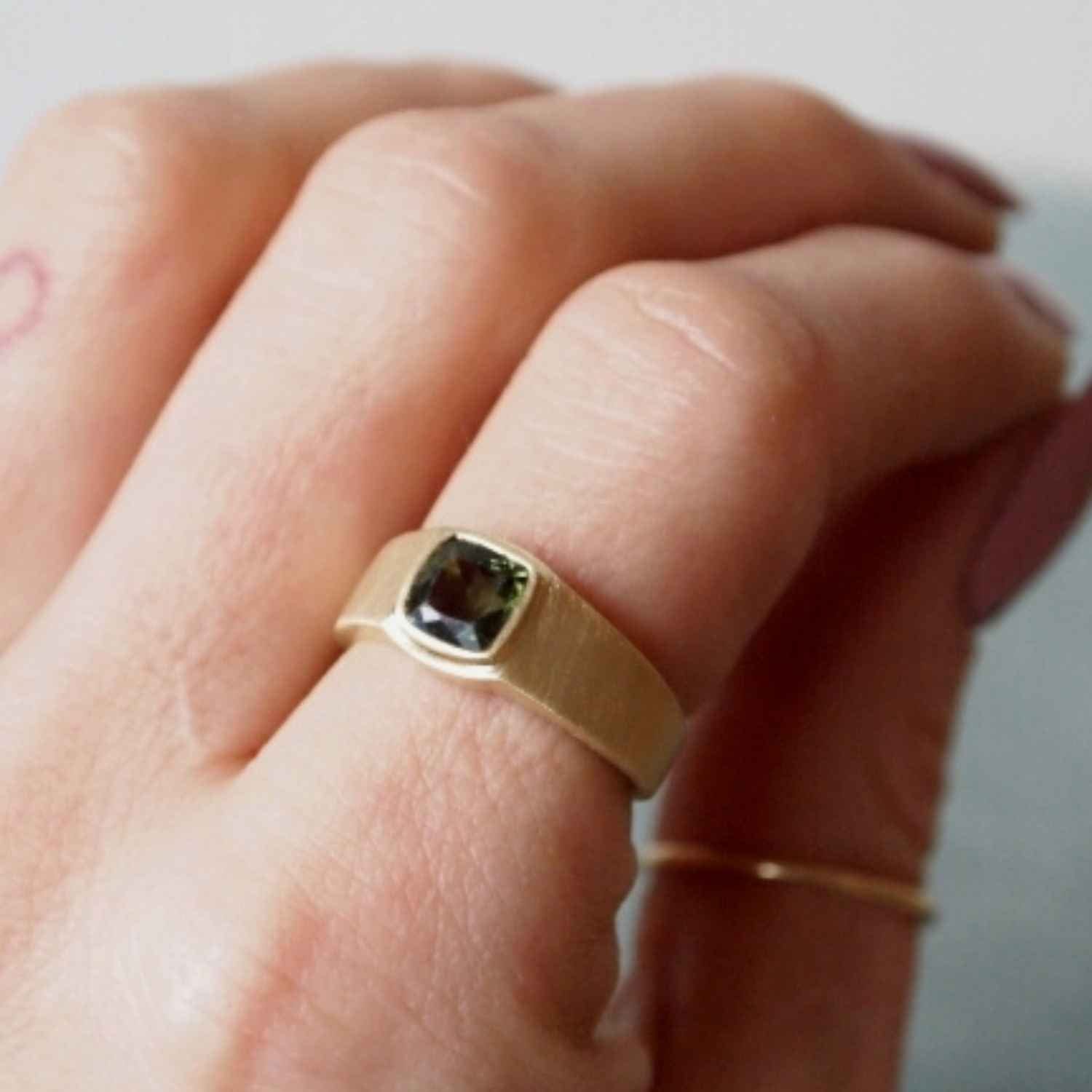 EVELYNE-M BAGUETTE | Moldavite - Ring - 18 Karat Gold