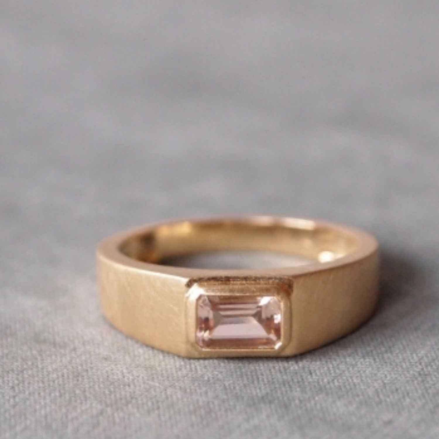 EVELYNE-M BAGUETTE | Morganite - Ring - 18 Karat Gold