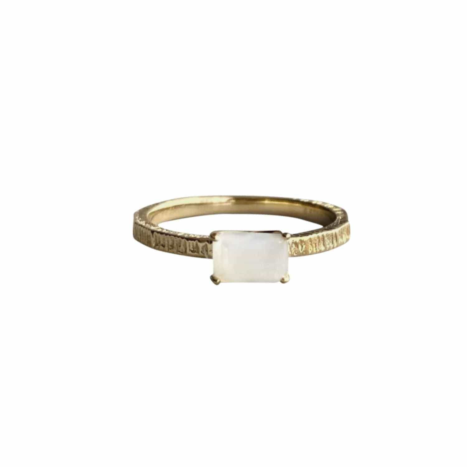 EVELYNE-M BAGUETTE | Paper Moonstone Cocktail - Ring - 18 Karat Gold
