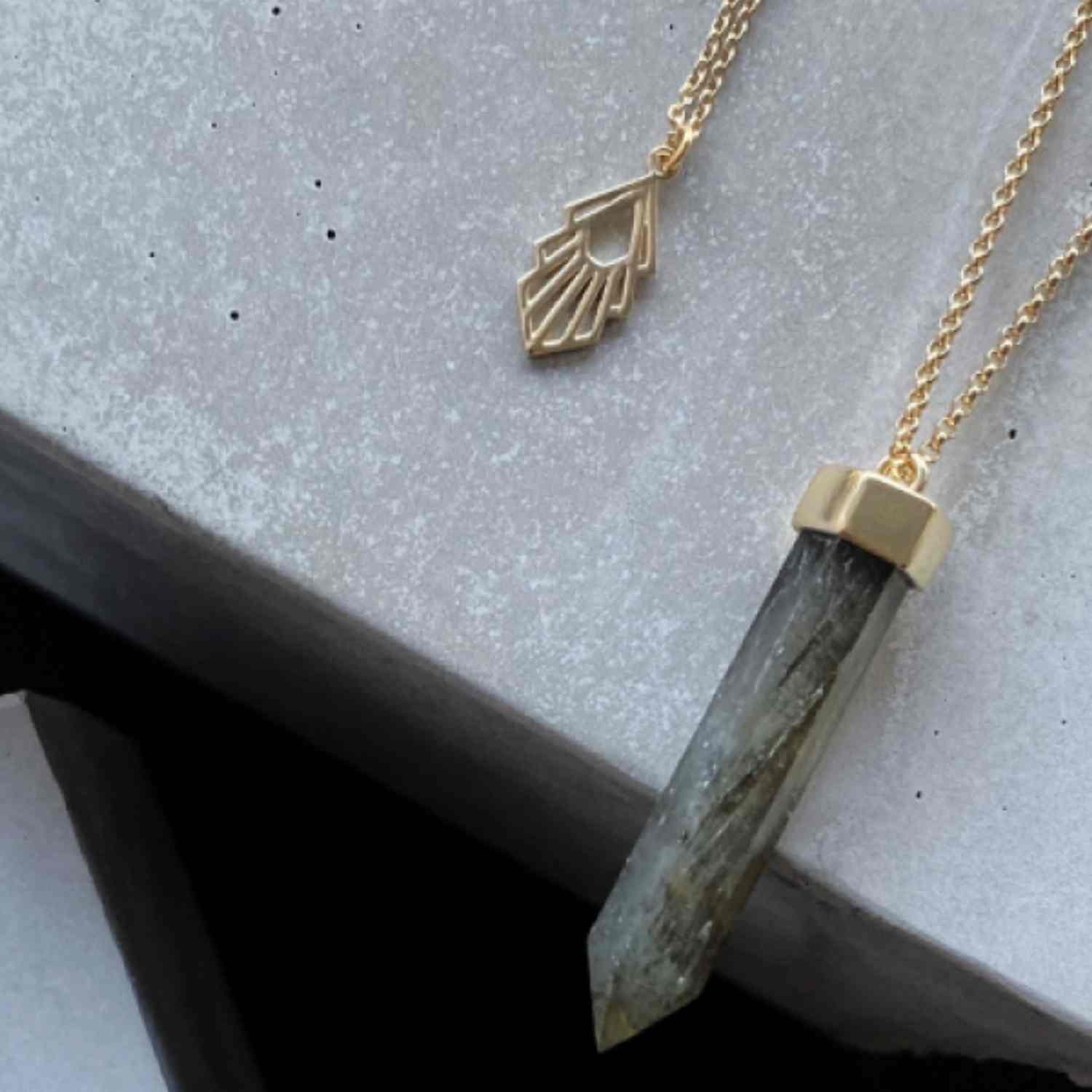 EVELYNE-M 45cm BAGUETTE | Radiant Fans Small - Necklace - Gold