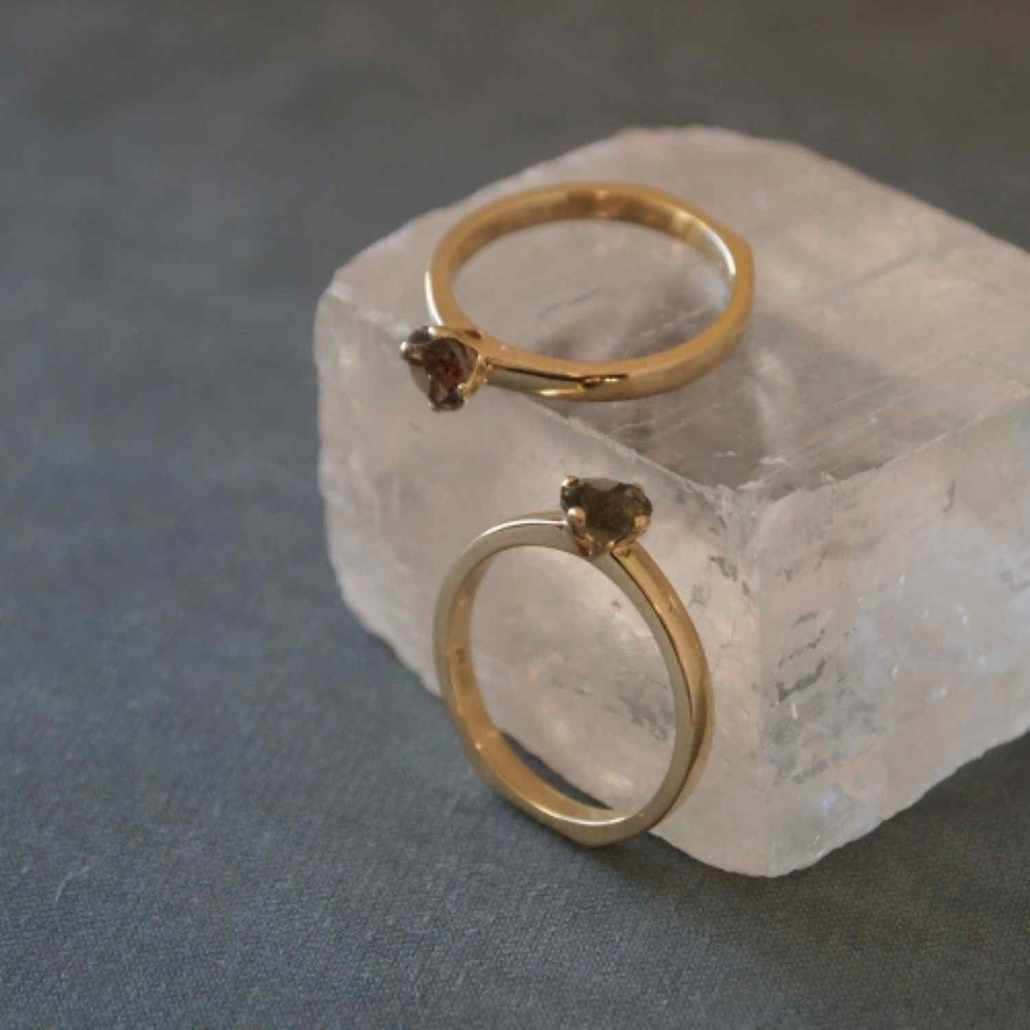 EVELYNE-M CITYFOX | Moldavite Solitaire - Ring - 18 Karat Gold