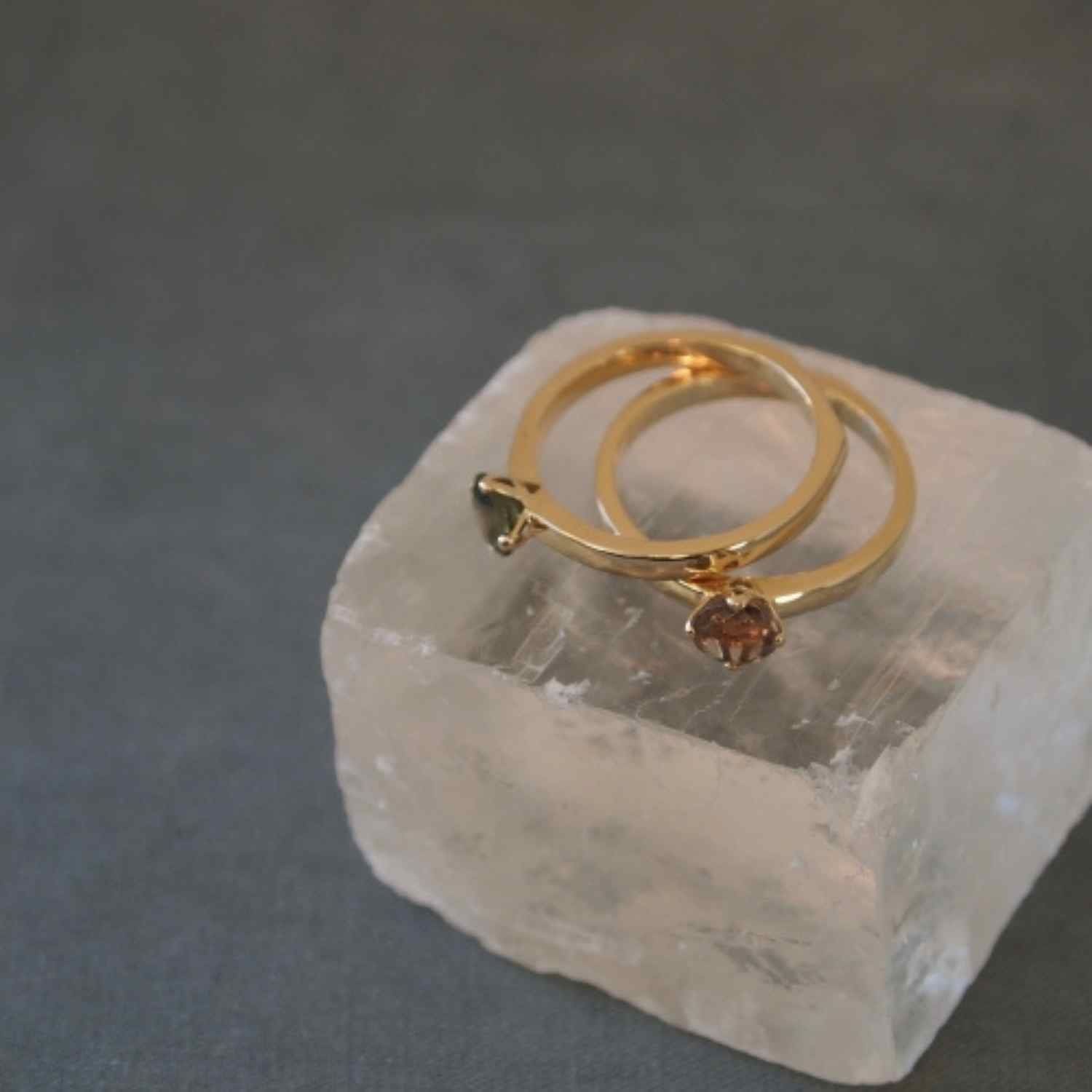EVELYNE-M CITYFOX | Moldavite Solitaire - Ring - 18 Karat Gold