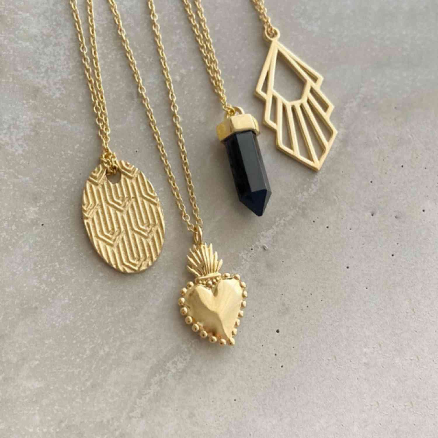 EVELYNE-M CLEOMETRA | Hexagon Obelisk Onyx Short - Necklace - Gold