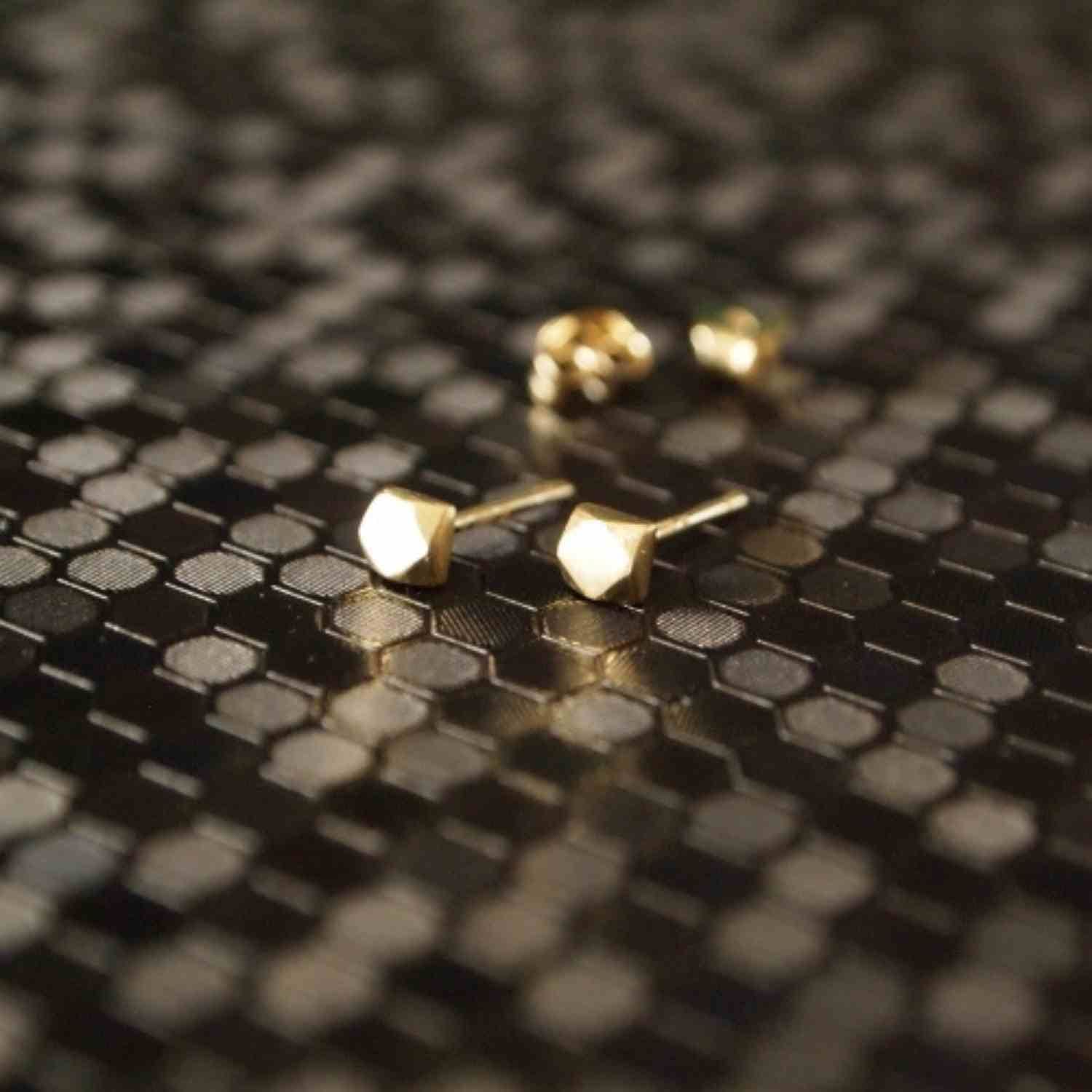 EVELYNE-M CLEOMETRA | Hexagon Square - Stud Earring - Gold