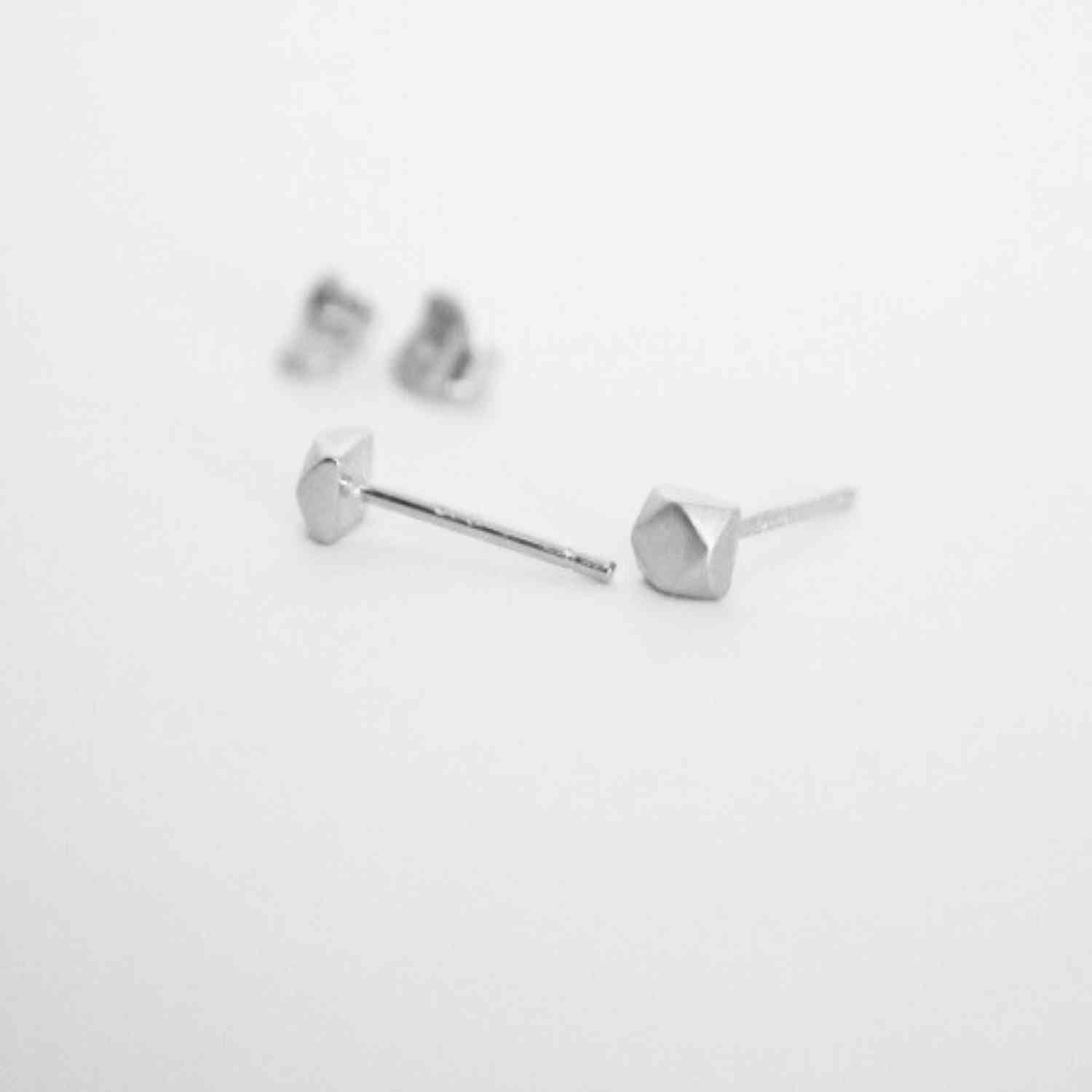 EVELYNE-M CLEOMETRA | Hexagon Square - Stud Earring - Silver