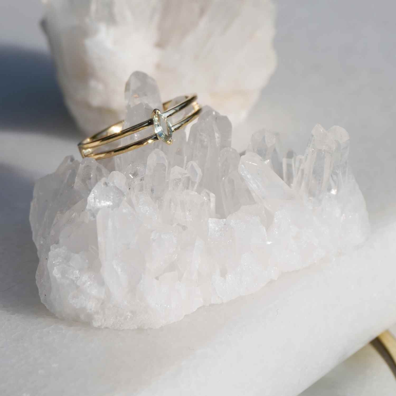 EVELYNE-M CLEOMETRA | Marquise Small Light Green Sapphire - Ring - 18 Karat Gold (LIMITED EDITION)