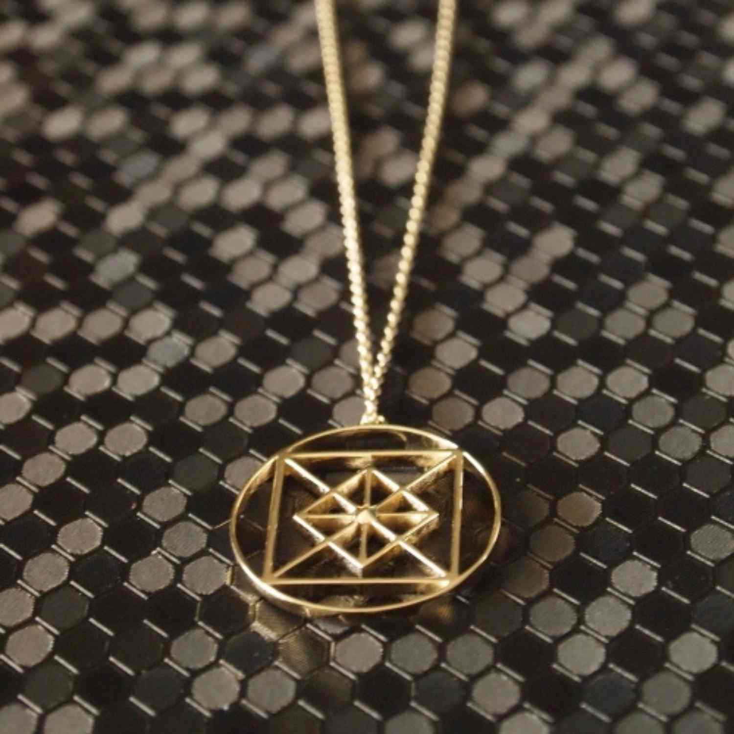 EVELYNE-M CLEOMETRA | Pyramid Geometry - Necklace - Gold