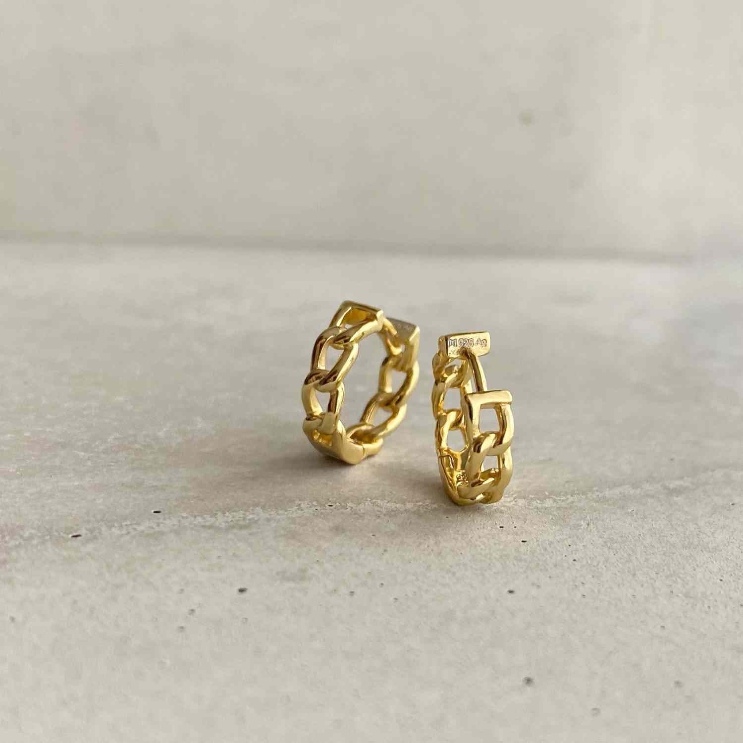 EVELYNE-M CURB | Classic - Huggie Creole - Gold
