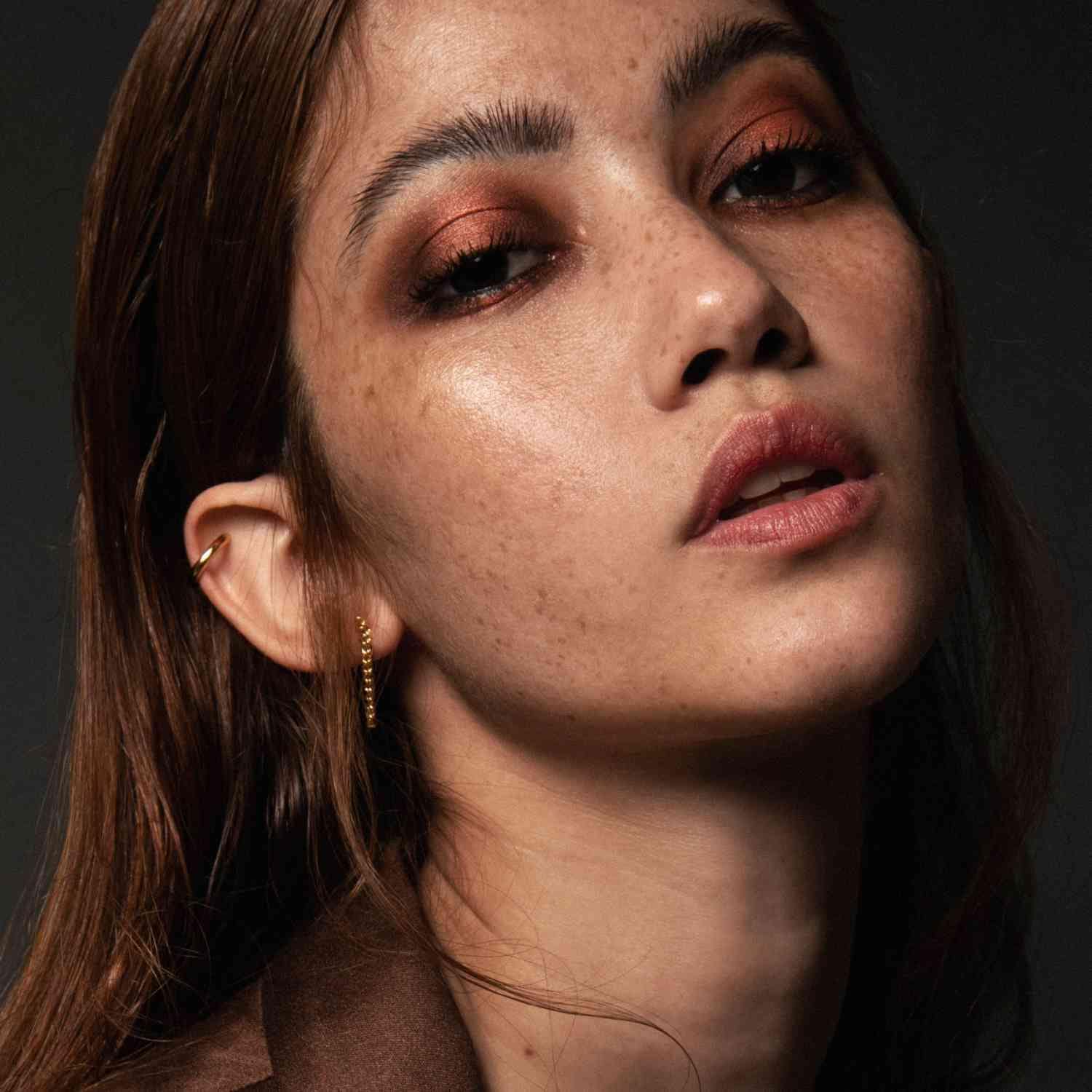 EVELYNE-M CURB | Classic Midi - Stud Earring - Gold