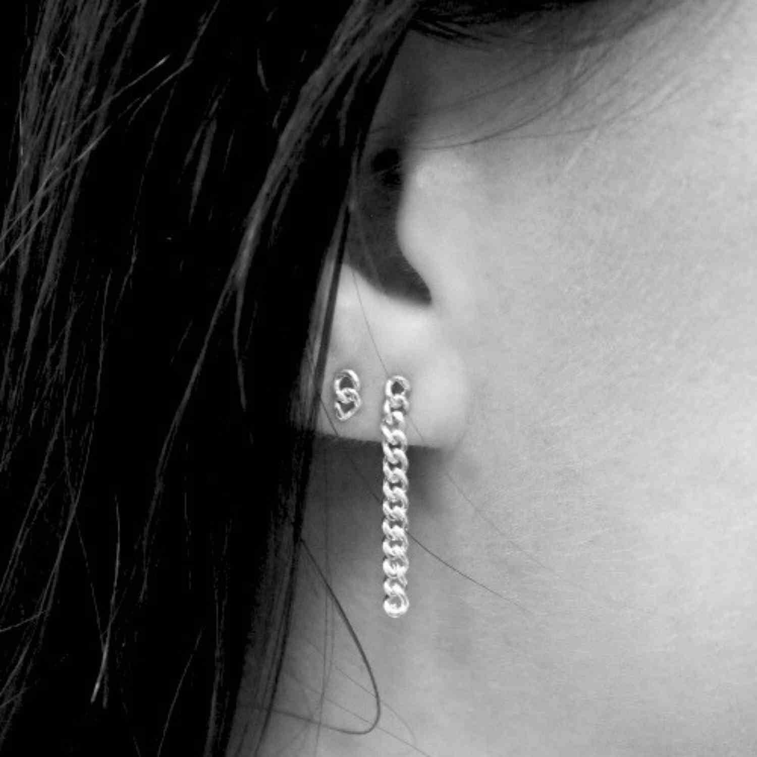 EVELYNE-M CURB | Classic Mini - Stud Earring - Silver