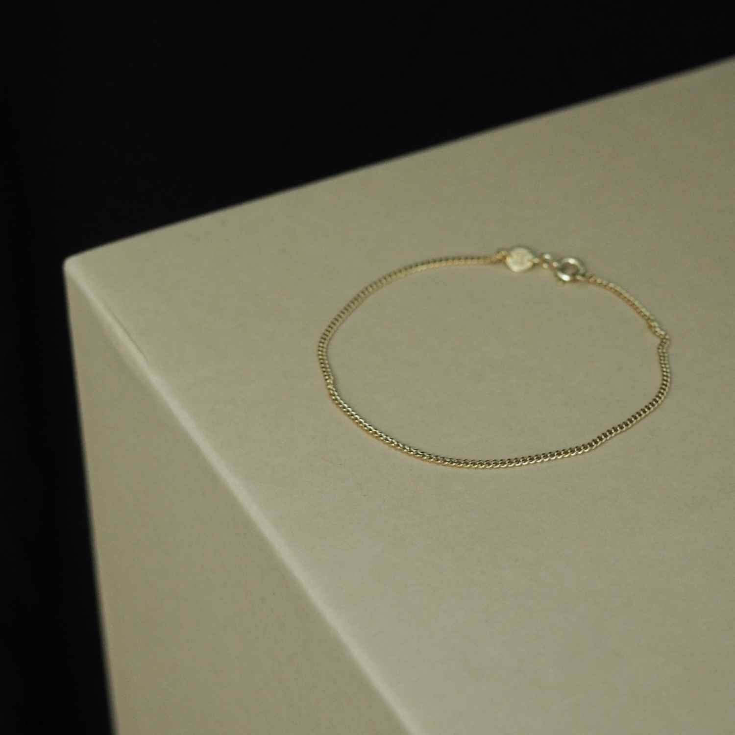 EVELYNE-M CURB | Classic Slim - Bracelet - Gold