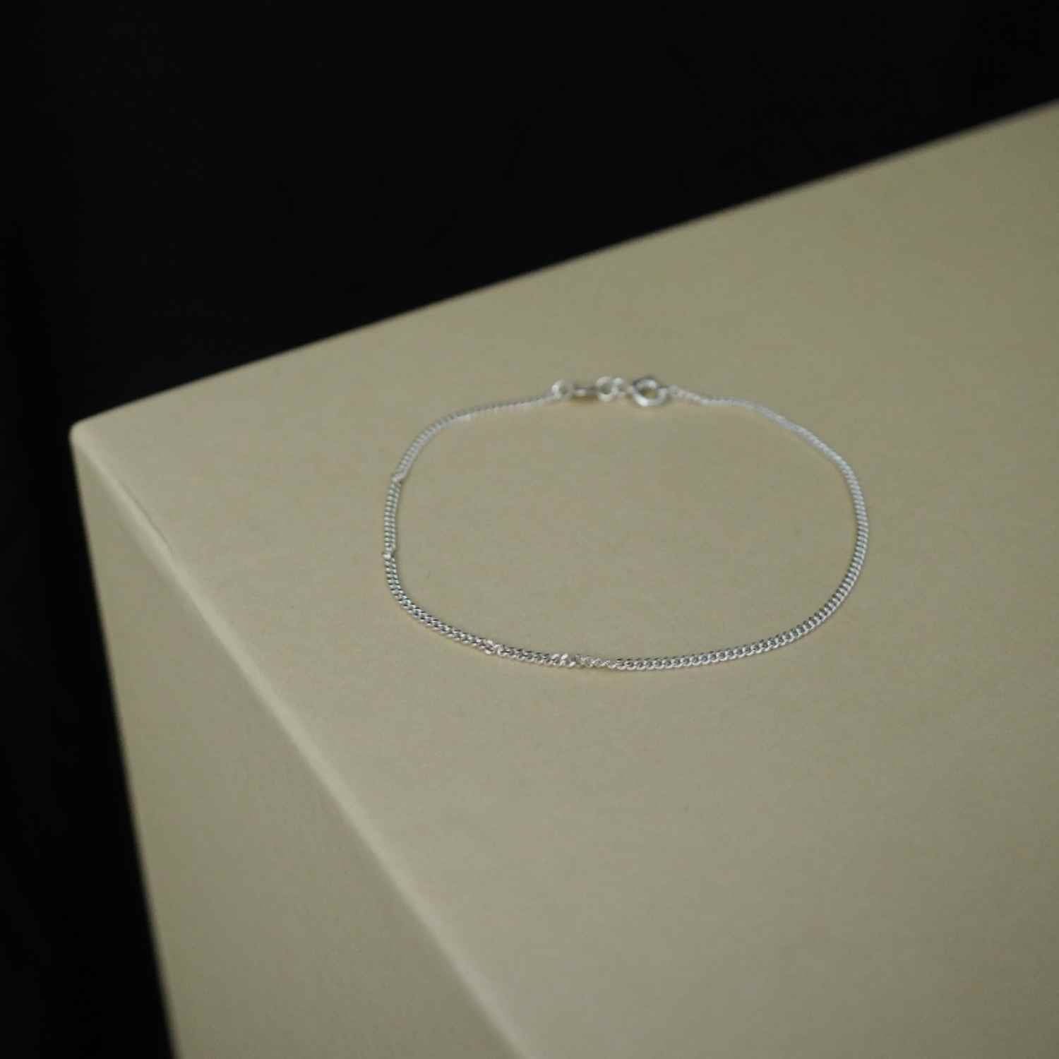 EVELYNE-M CURB | Classic Slim - Bracelet - Silver