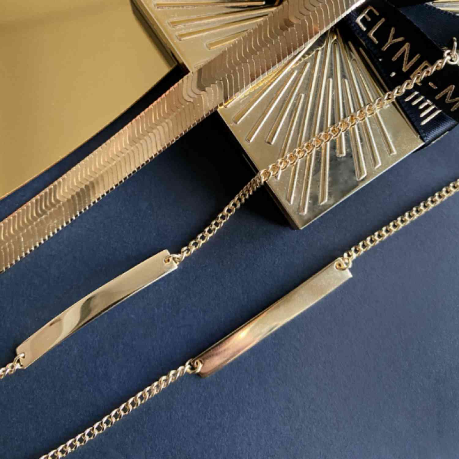 EVELYNE-M 55cm CURB | Plaque Slim Long - Necklace - Gold