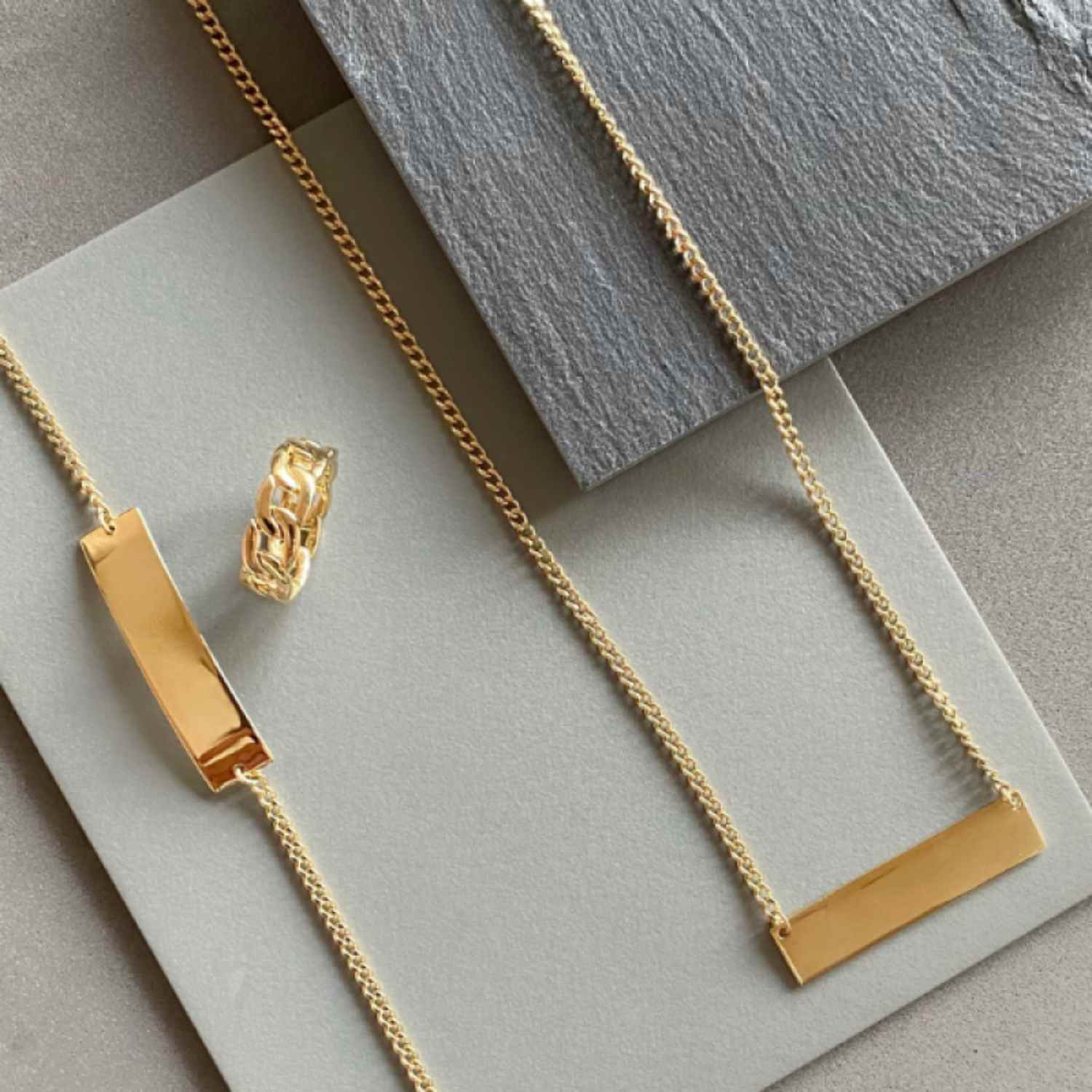 EVELYNE-M CURB | Plaque Wide Long - Bracelet - Gold