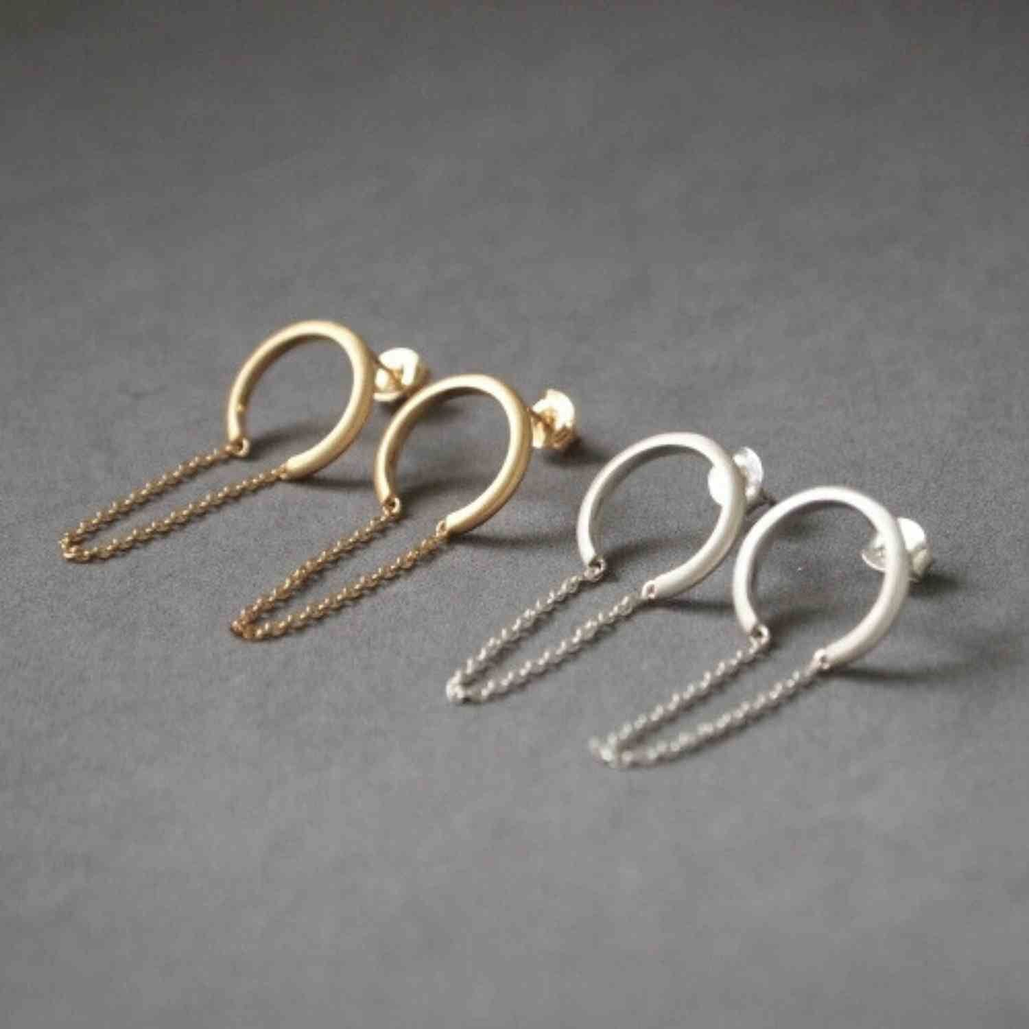 EVELYNE-M CURVACEOUS | Crescent Tusk Chaining - Stud Earring - Silver