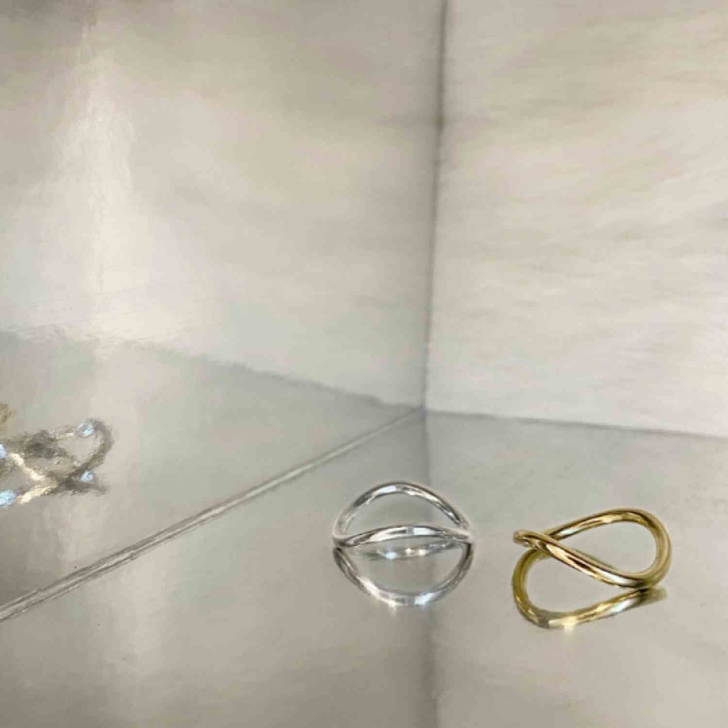 EVELYNE-M CURVACEOUS | Endlessness - Ring - Silver