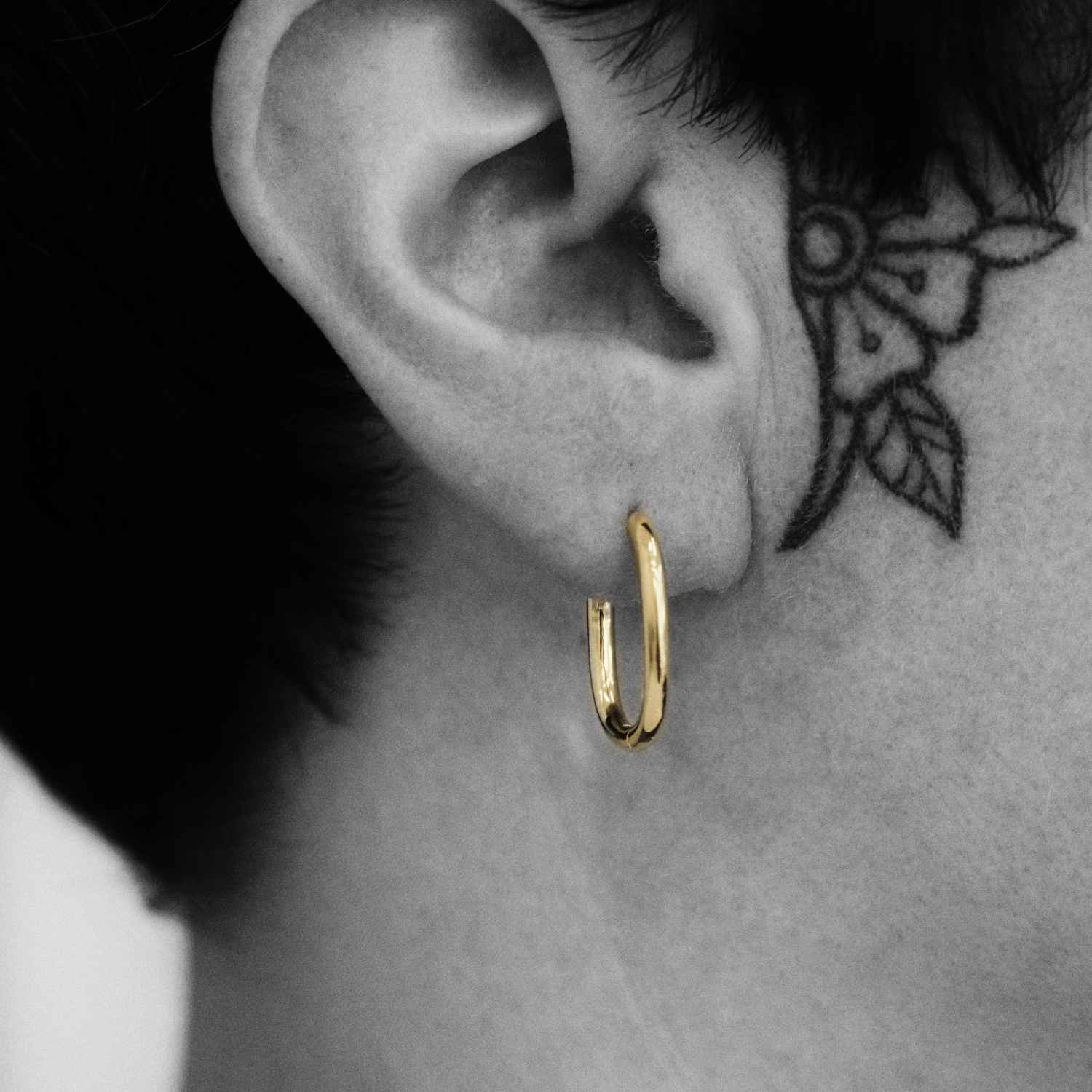 EVELYNE-M ELONGATED | Paperclip Bold Medium - Creole Hoop - Gold