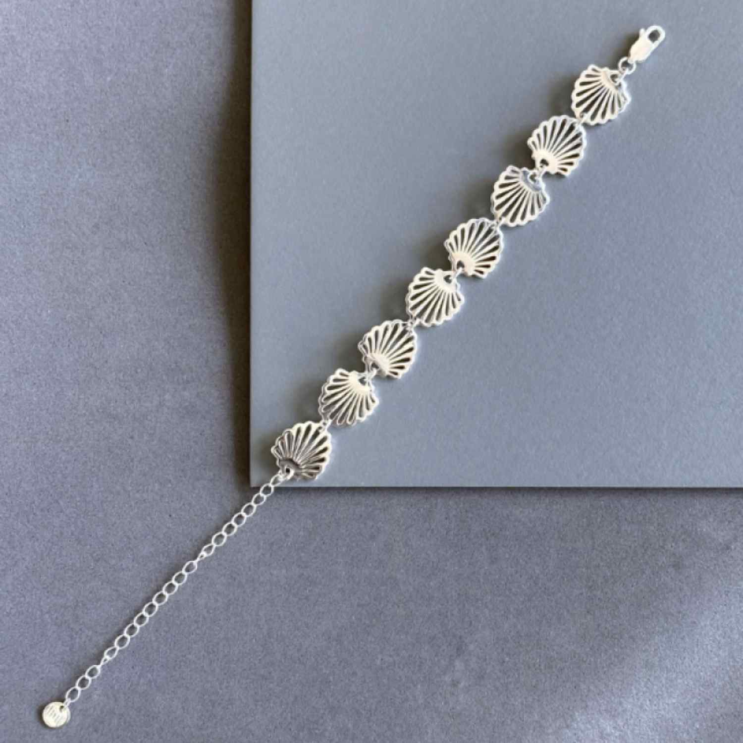 EVELYNE-M 13-18cm HUMMINGBIRD SHELL | Classic - Bracelet - Silver