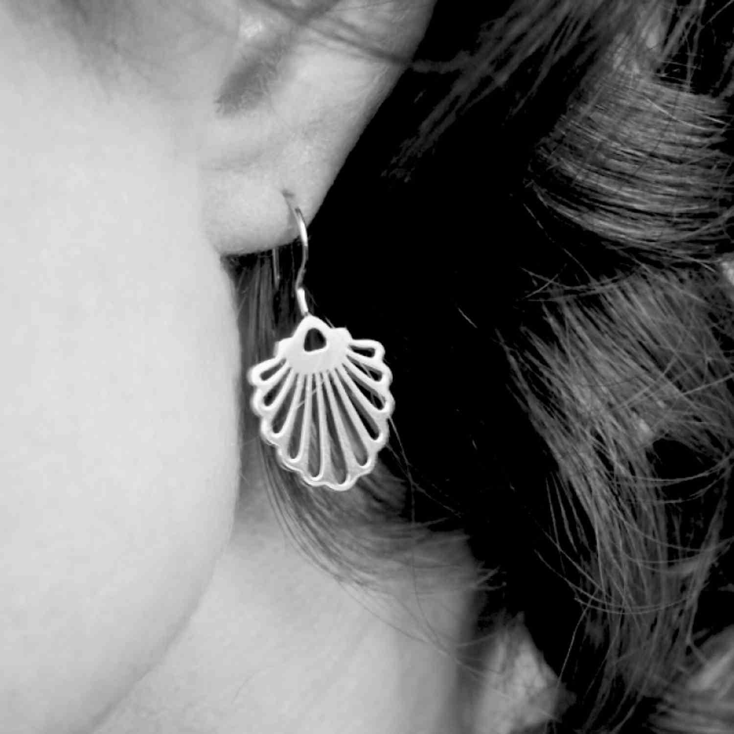 EVELYNE-M HUMMINGBIRD SHELL | Classic Maxi - Earring - Silver