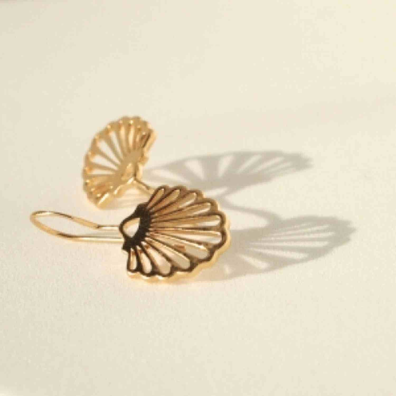 EVELYNE-M HUMMINGBIRD SHELL | Classic Midi - Earring - Gold