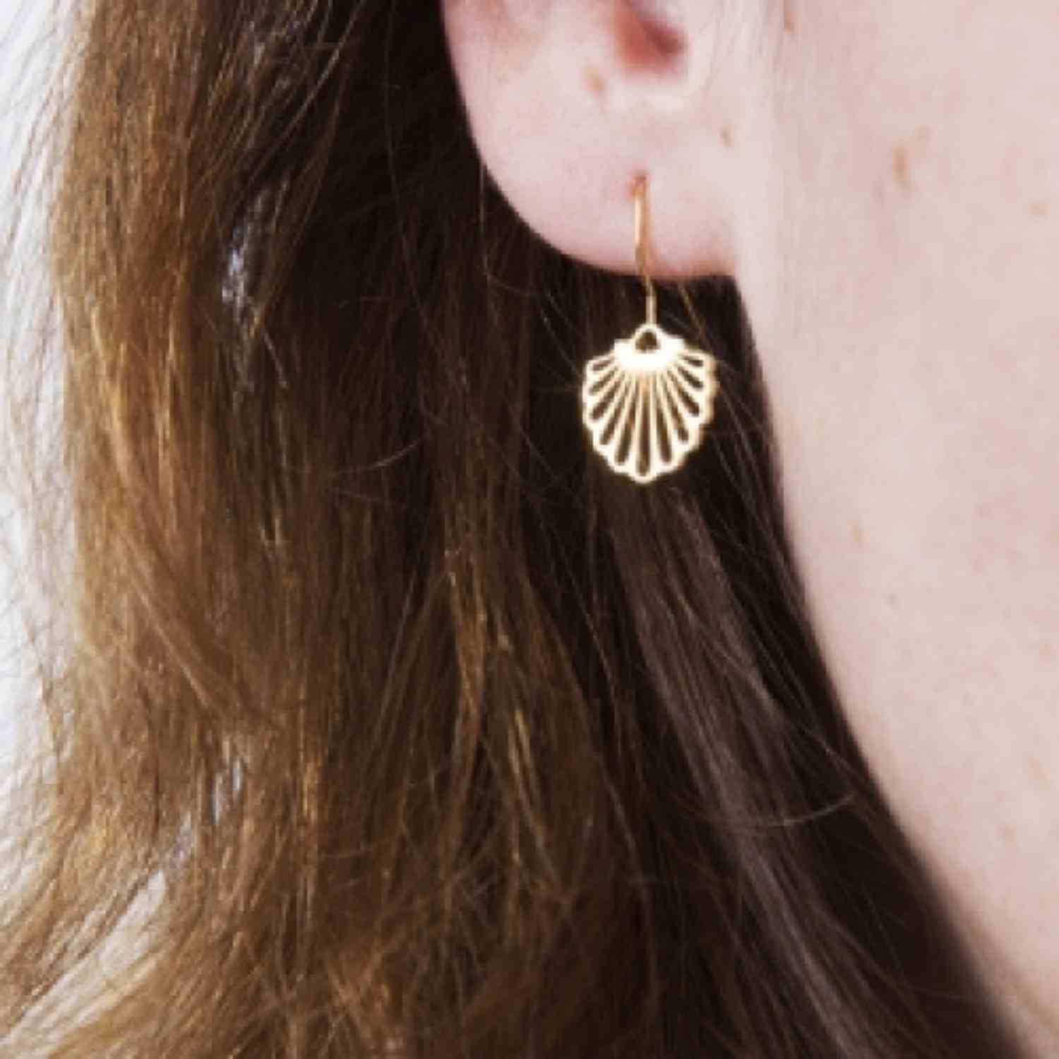 EVELYNE-M HUMMINGBIRD SHELL | Classic Midi - Earring - Gold