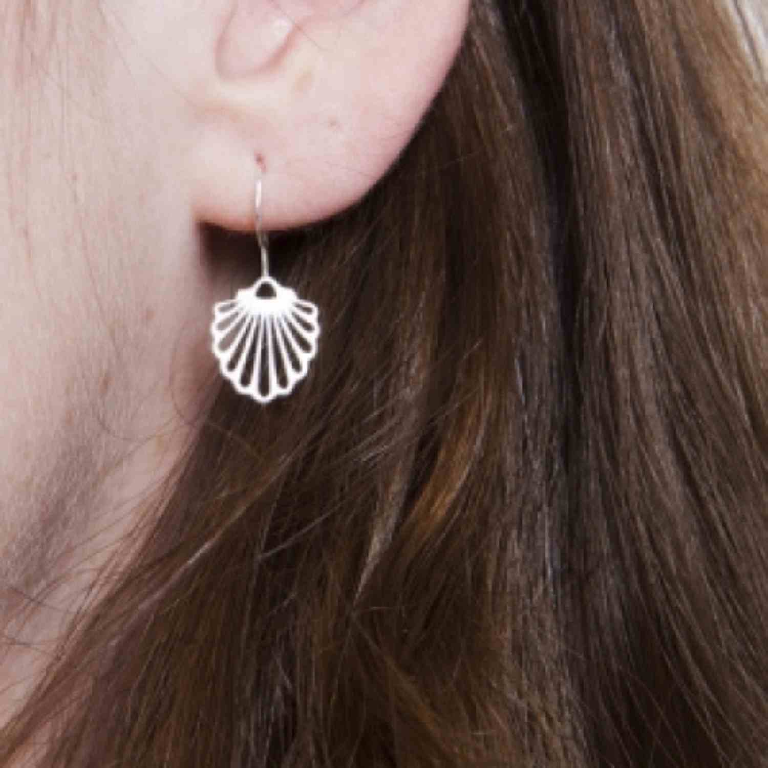 EVELYNE-M HUMMINGBIRD SHELL | Classic Midi - Earring - Silver