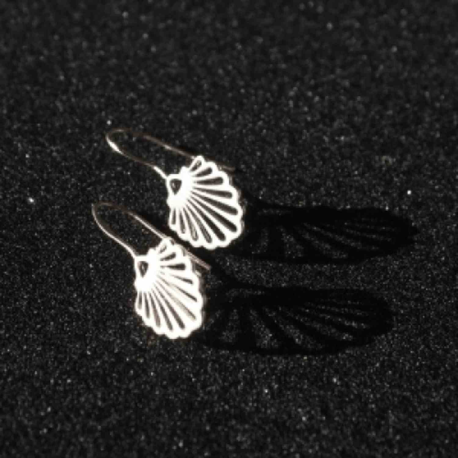 EVELYNE-M HUMMINGBIRD SHELL | Classic Midi - Earring - Silver