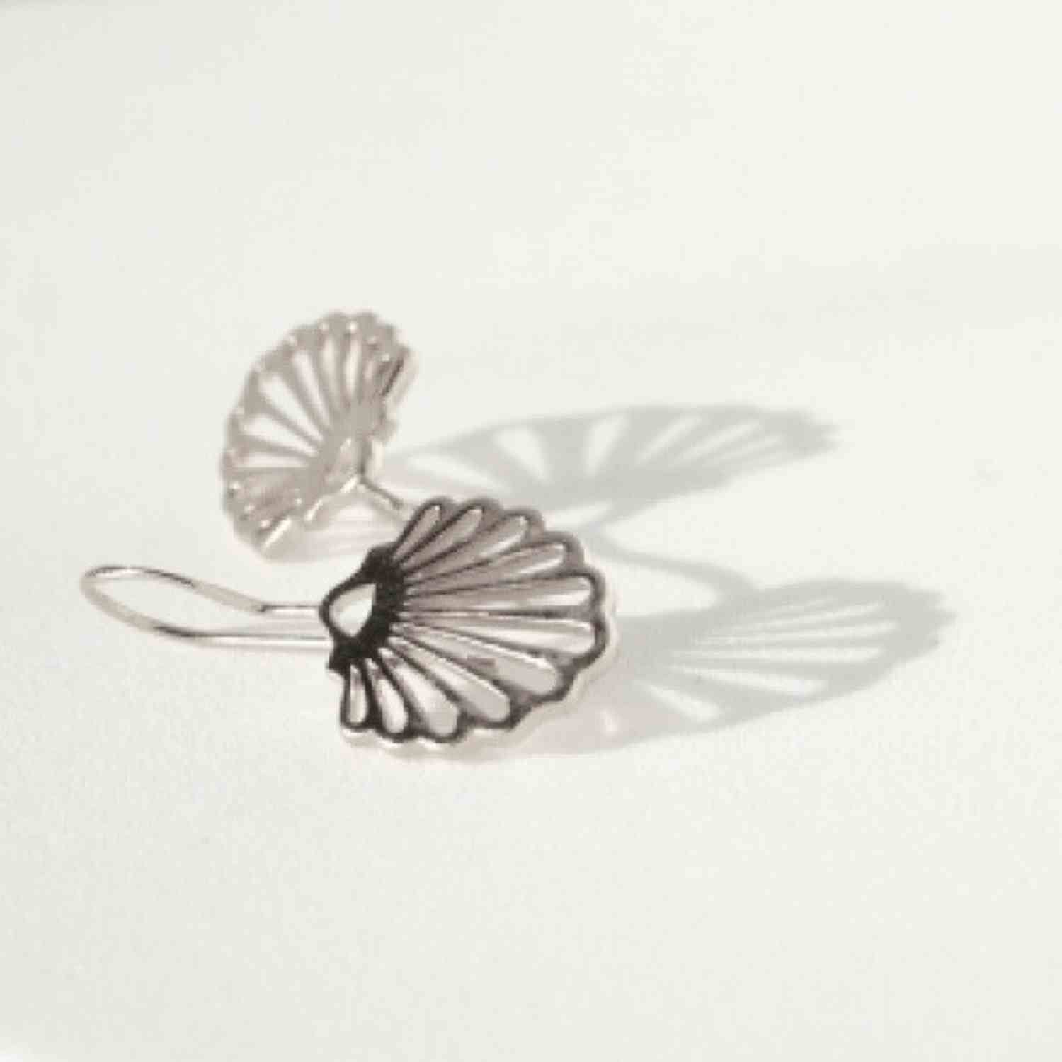 EVELYNE-M HUMMINGBIRD SHELL | Classic Midi - Earring - Silver