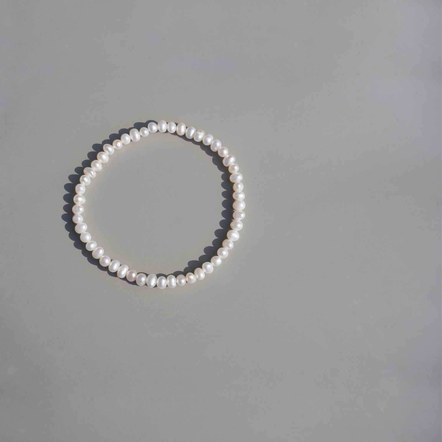EVELYNE-M HUMMINGBIRD SHELL | Nature Pea Pearl (4) - Bracelet
