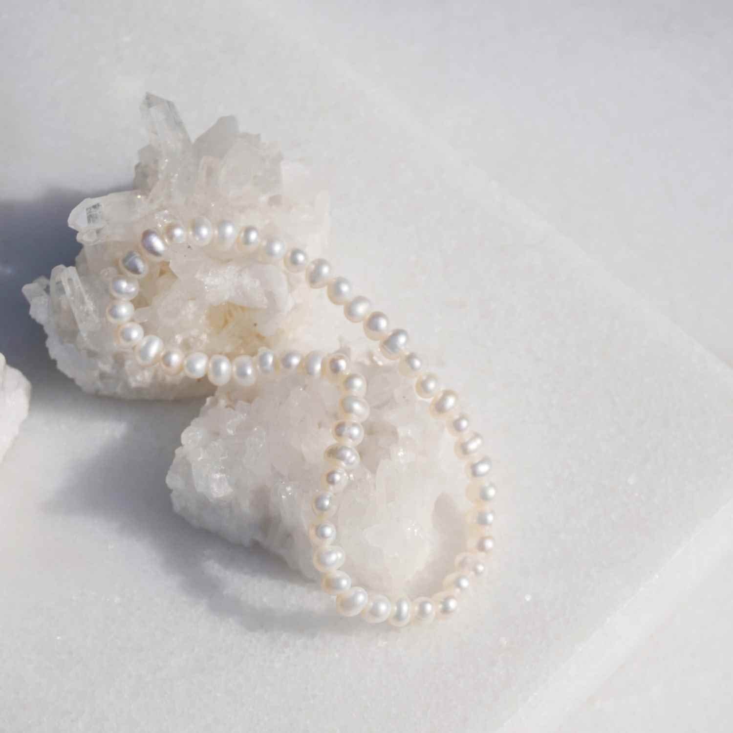EVELYNE-M HUMMINGBIRD SHELL | Nature Pea Pearl (4) - Bracelet