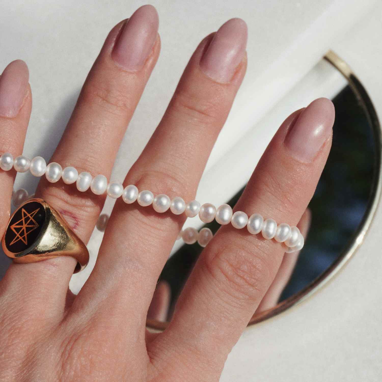 EVELYNE-M HUMMINGBIRD SHELL | Nature Pea Pearl (4) - Bracelet