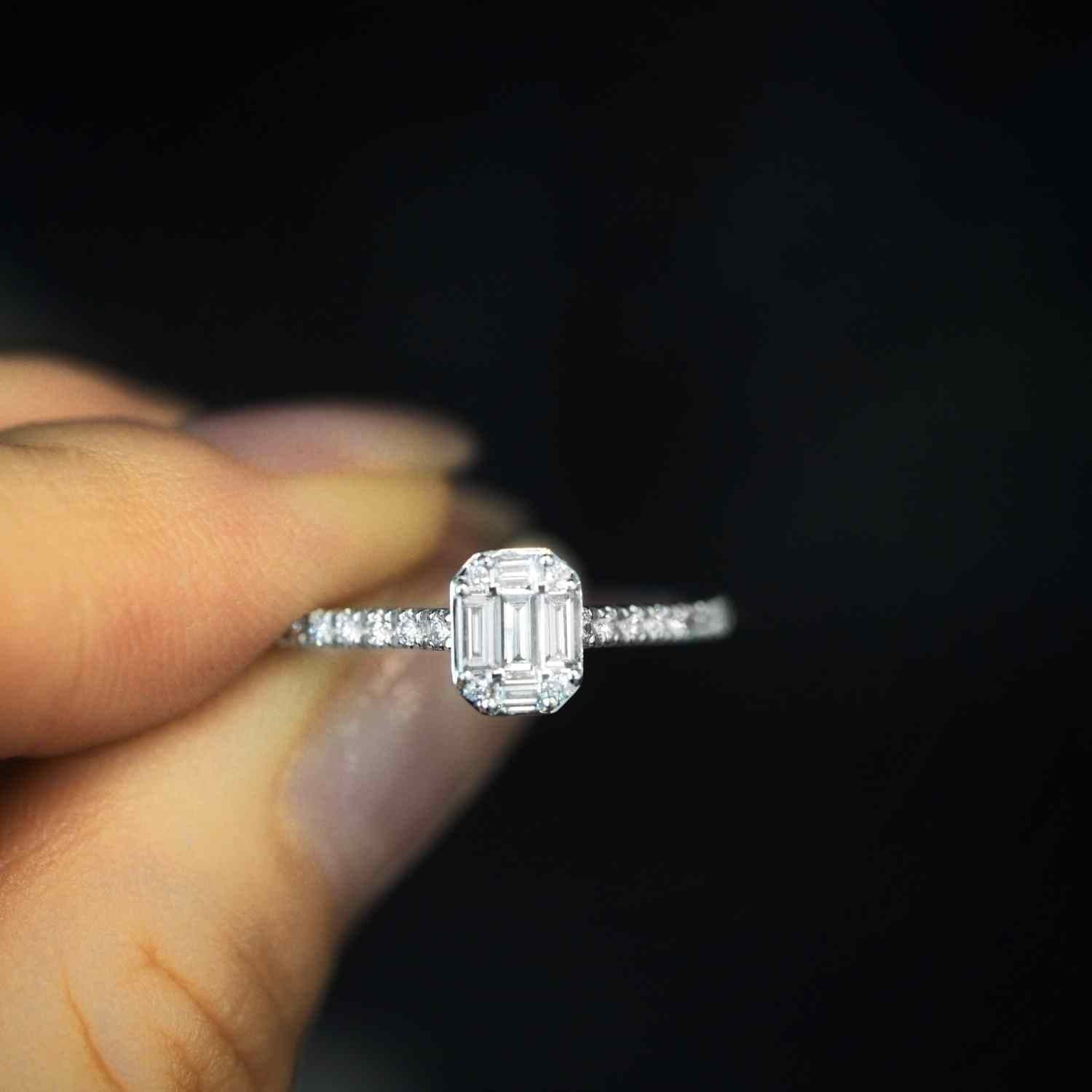 EVELYNE-M 54 METROPOLIS | Axis of Light Diamond White - Ring - 18 Karat Whitegold (ONE OF A KIND)