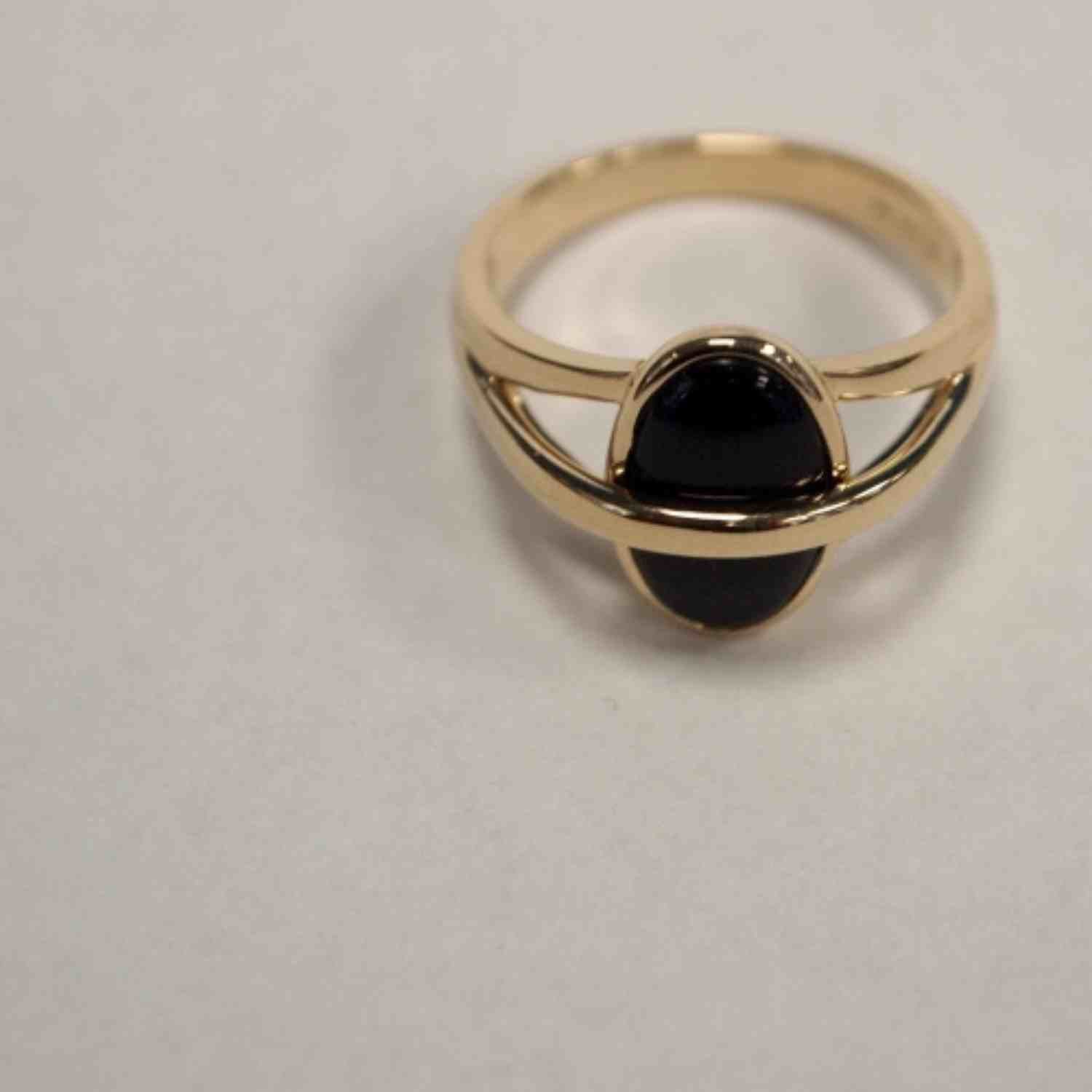 EVELYNE-M ONEIRO | Black Onyx Unite - Ring - 18 Karat Gold