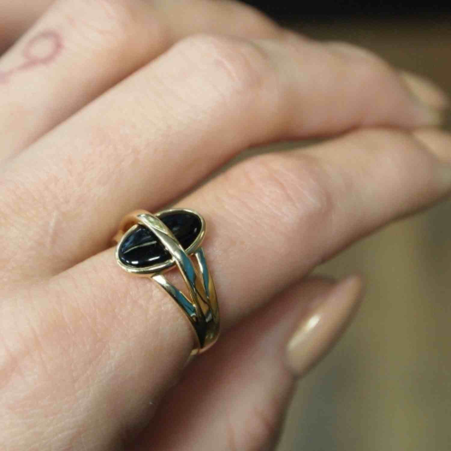 EVELYNE-M ONEIRO | Black Onyx Unite - Ring - 18 Karat Gold