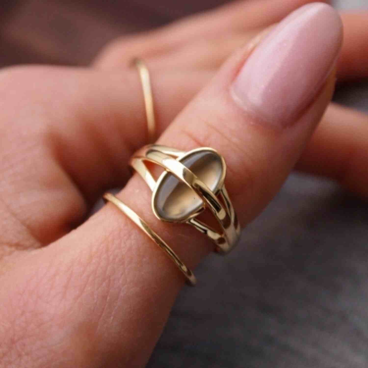 EVELYNE-M ONEIRO | Grey Moonstone Unite - Ring - 18 Karat Gold