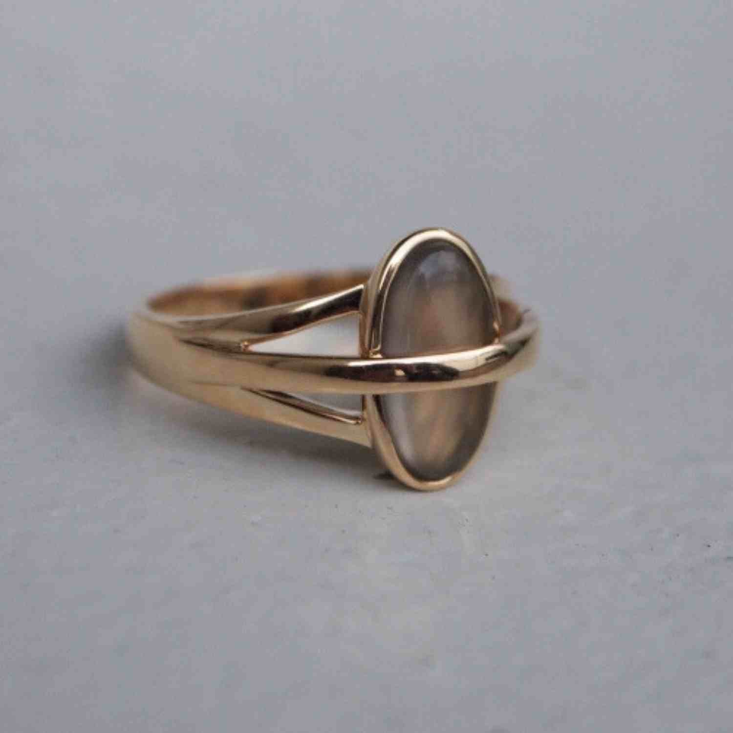 EVELYNE-M ONEIRO | Grey Moonstone Unite - Ring - 18 Karat Gold