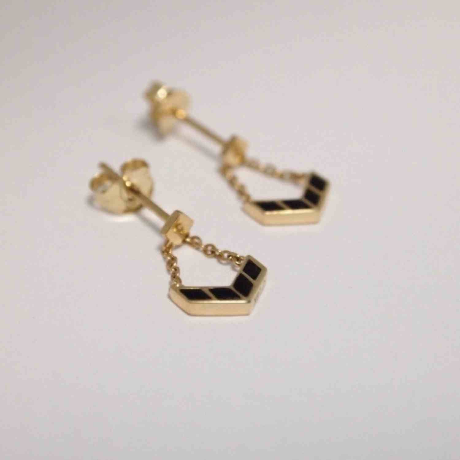 EVELYNE-M OPALIA | Black Onyx Carousel - Stud Earring - 18 Karat Gold