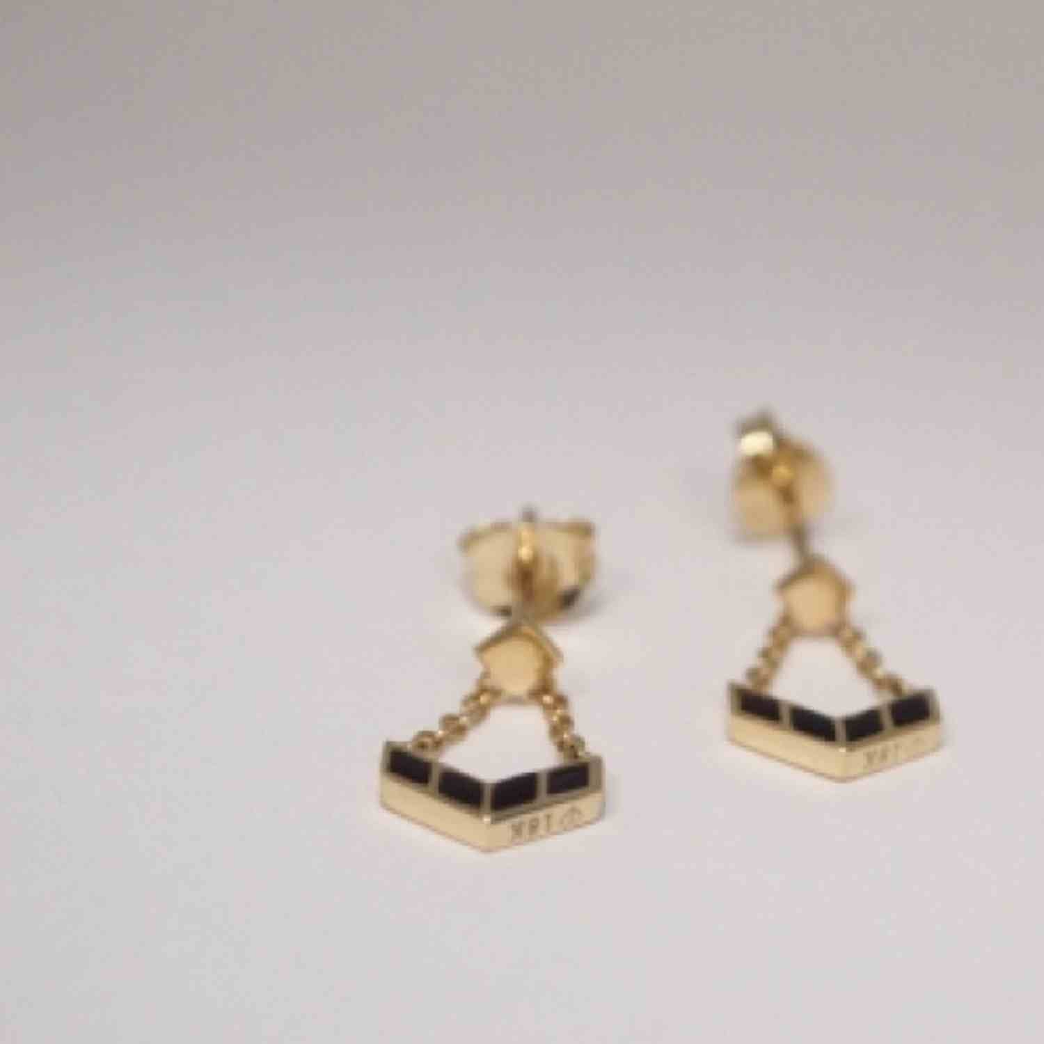 EVELYNE-M OPALIA | Black Onyx Carousel - Stud Earring - 18 Karat Gold