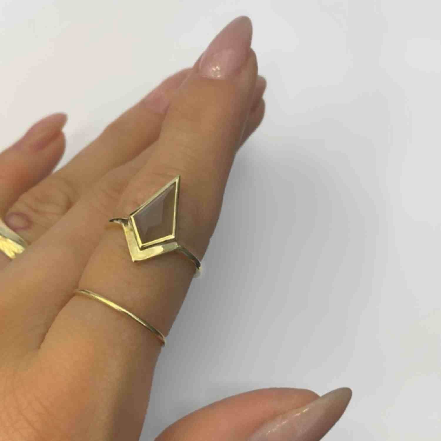 EVELYNE-M OPALIA | Dragon Grey Moonstone - Ring - 18 Karat Gold