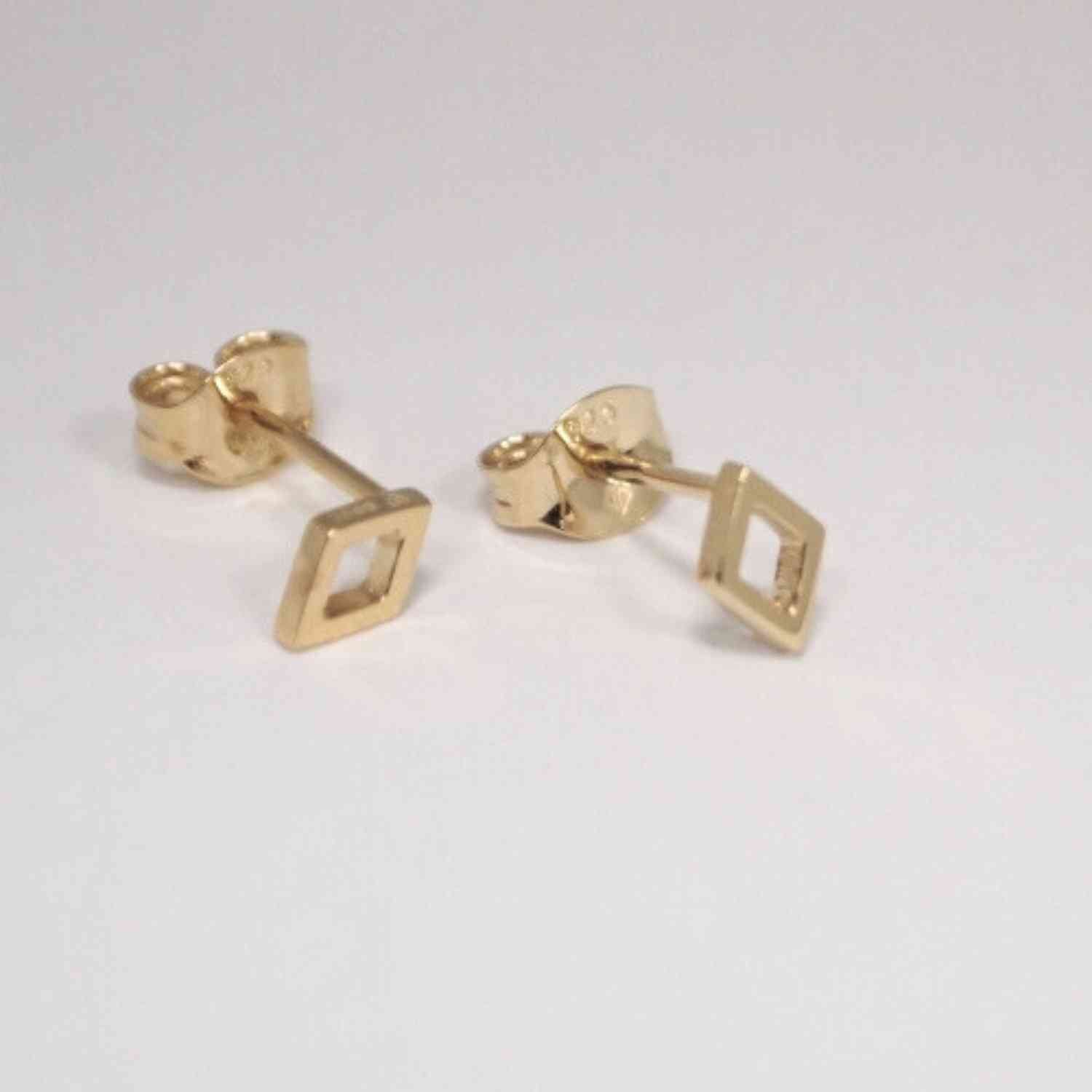 EVELYNE-M OPALIA | Rhombus Outline - Stud Earring - Gold