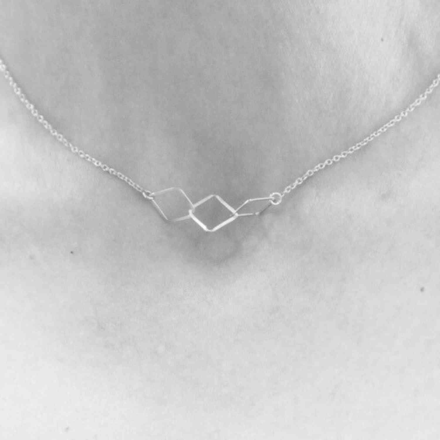 EVELYNE-M 45cm OPALIA | Rhombus Trial - Necklace - Silver